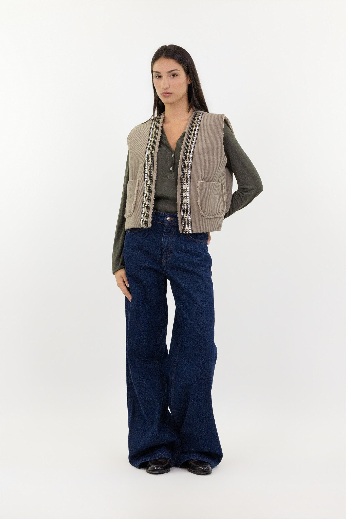 Wholesaler LUMA - Vest with pockets and sequins