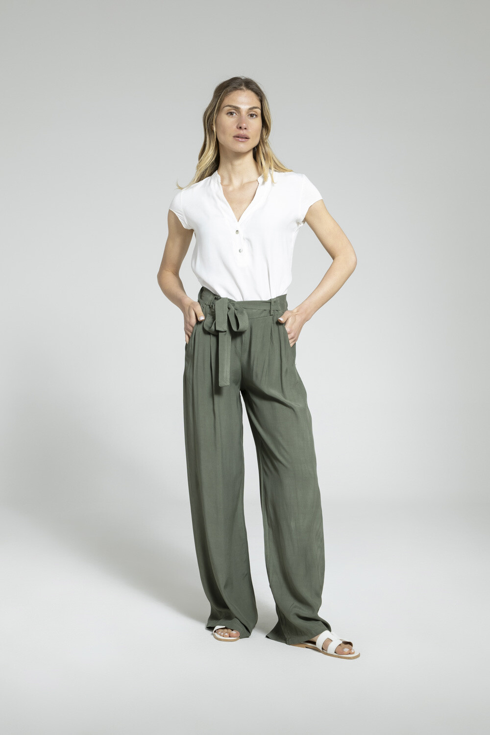 Grossista LUMA - Pantaloni larghi con fiocco in vita