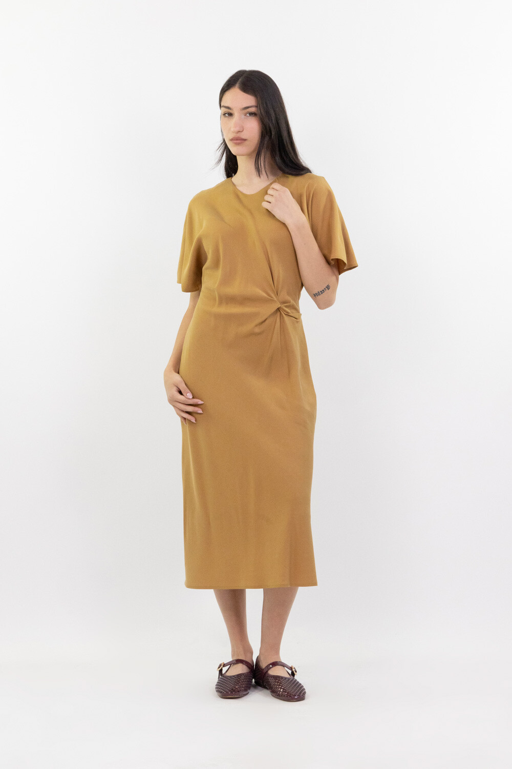 Mayorista LUMA - Vestido largo con manga corta y fruncido lateral