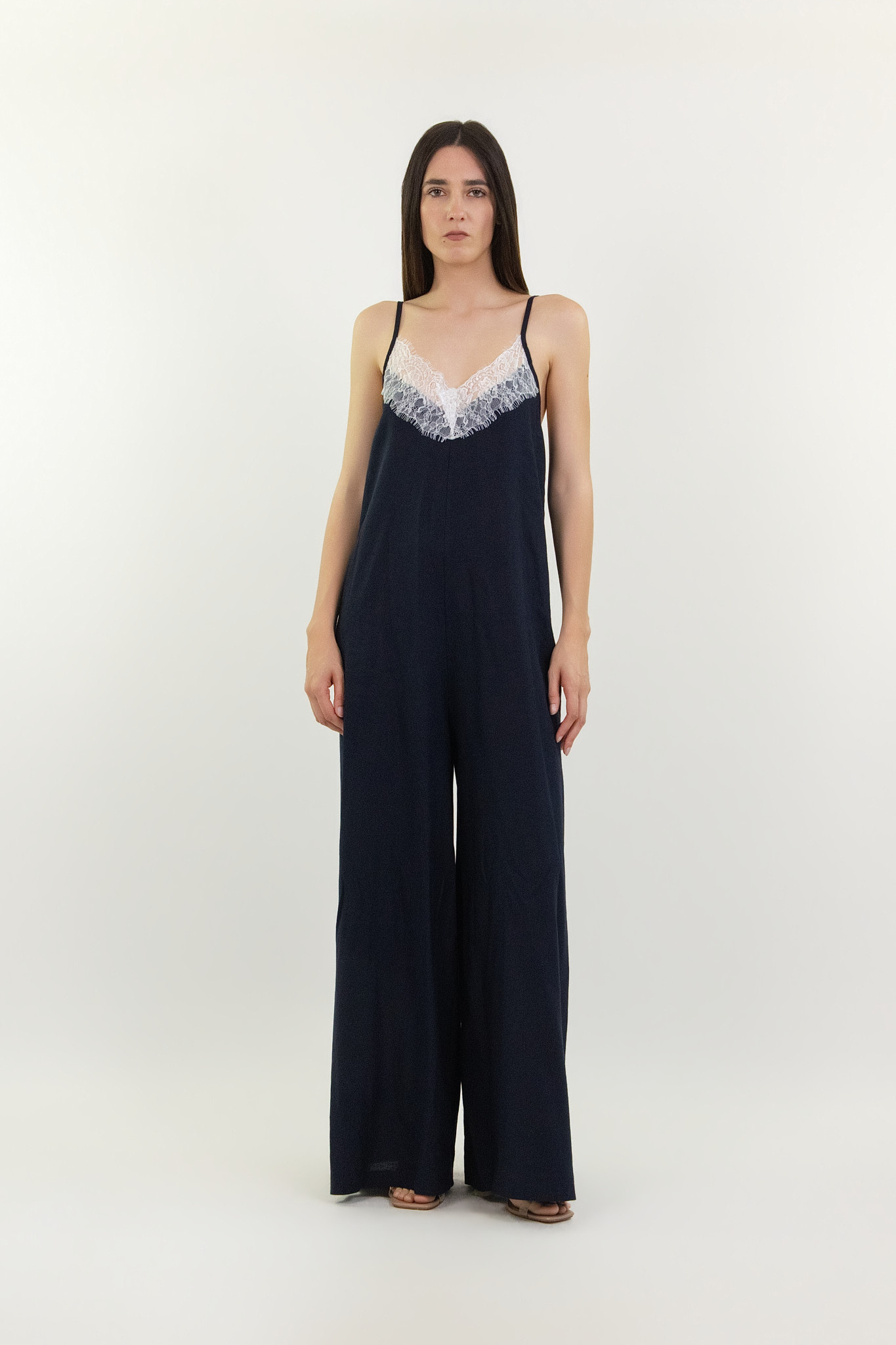 Wholesaler LUMA - Long jumpsuit in linen blend with lace on the front neckline