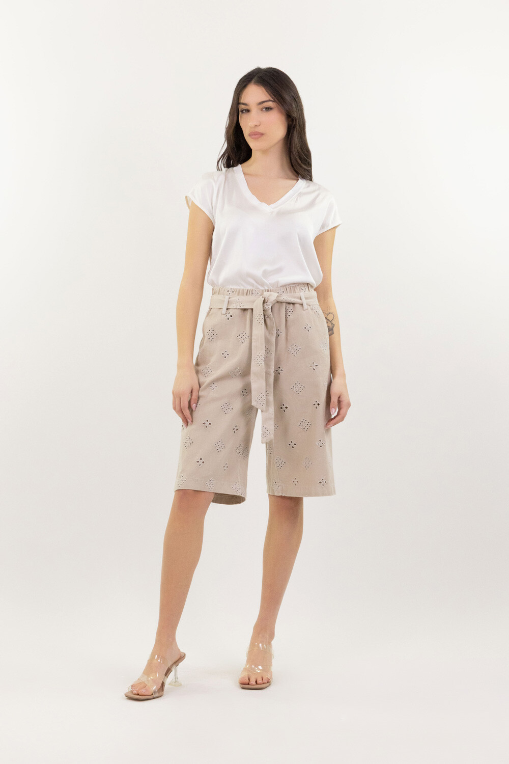Großhändler LUMA - Lochstickerei-Shorts mit elastischem Bund und Schleife