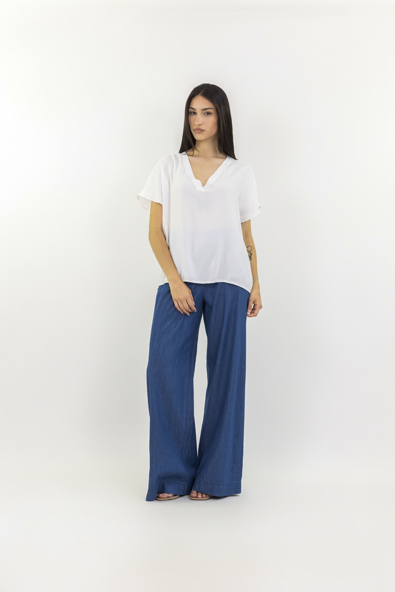 Wholesaler LUMA - Short sleeve top with V-neck