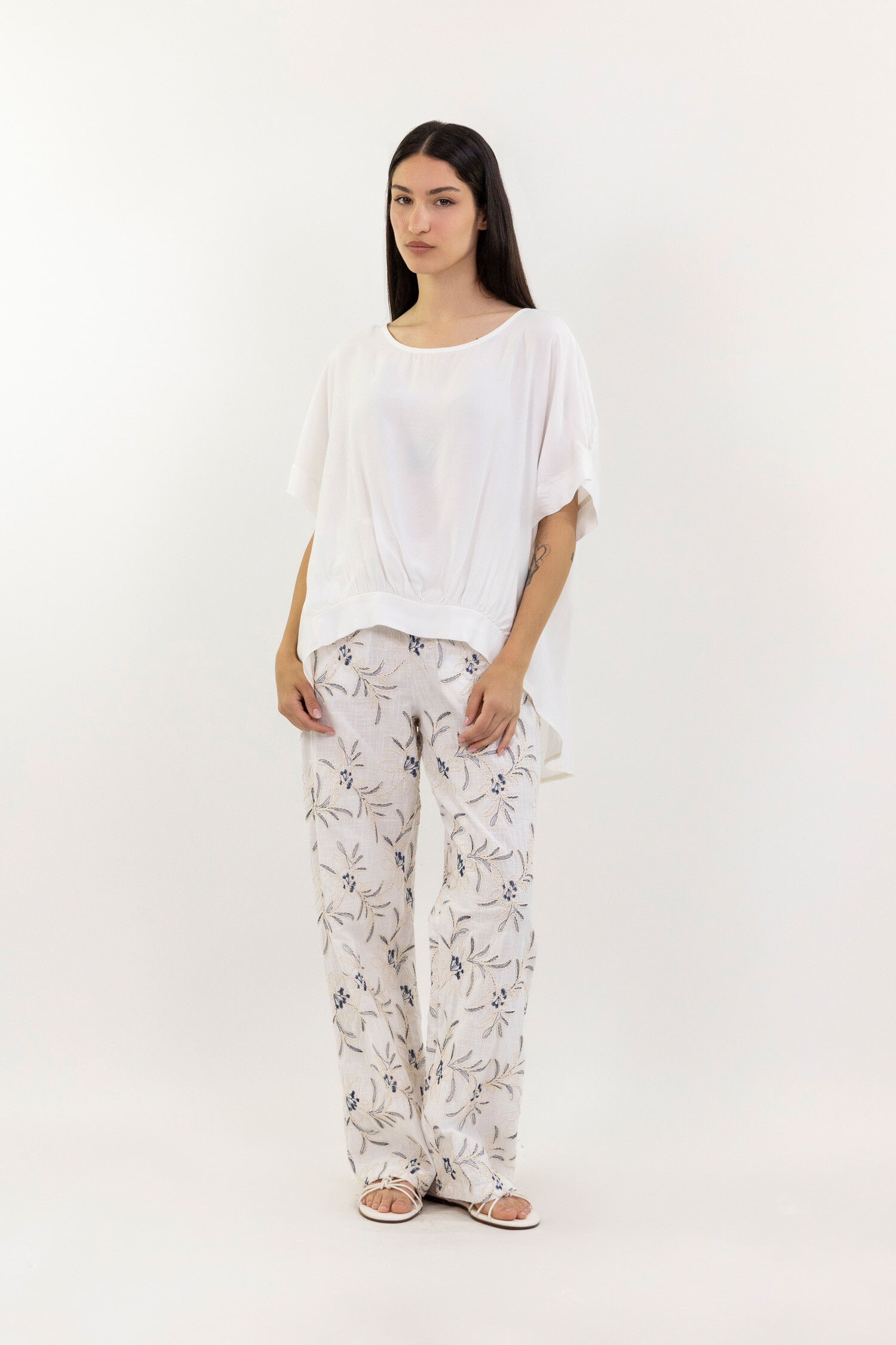 Wholesaler LUMA - Longer back T-shirt with small slit