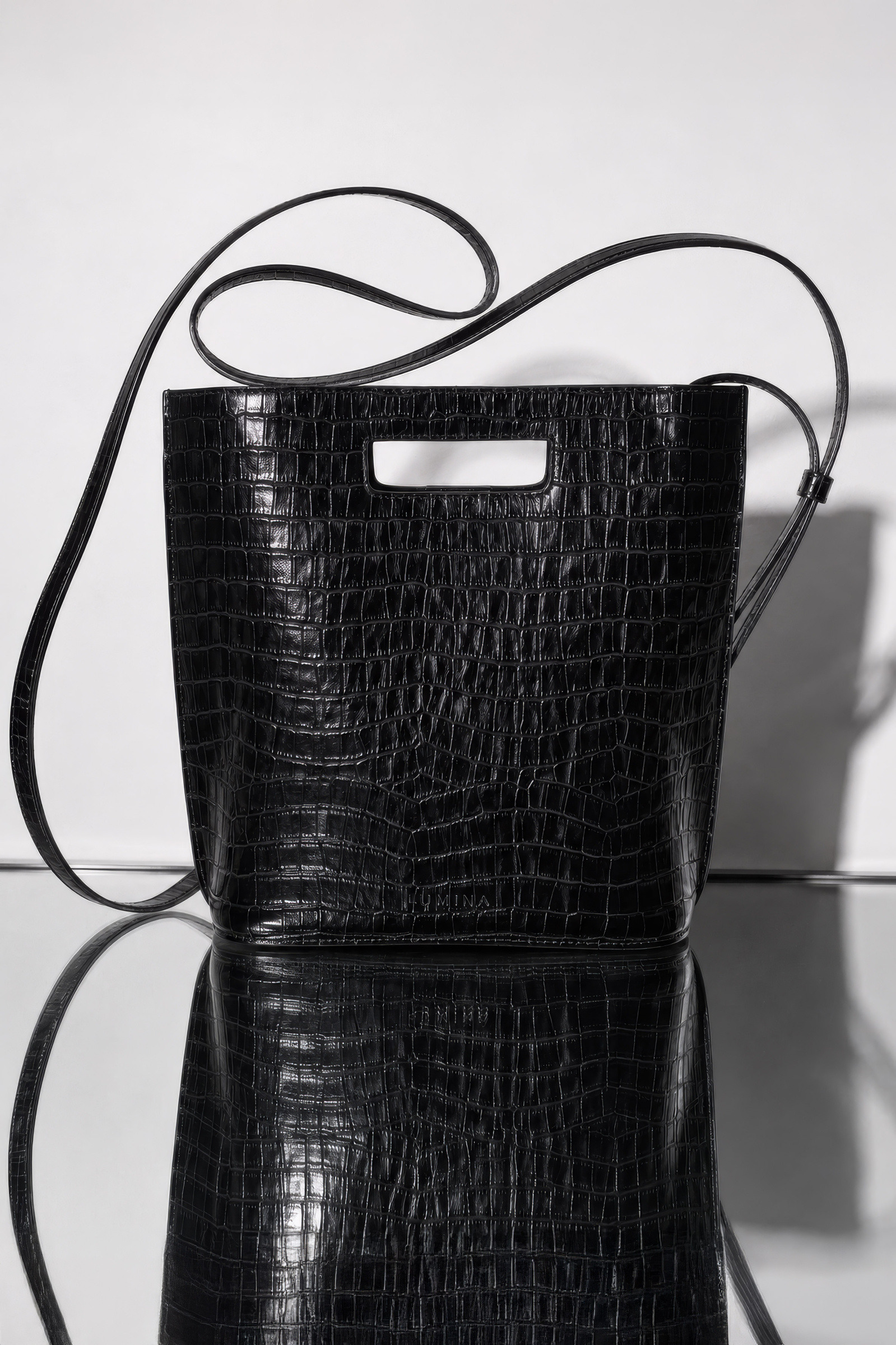 Wholesaler LUMINA - Maxi calf leather bag