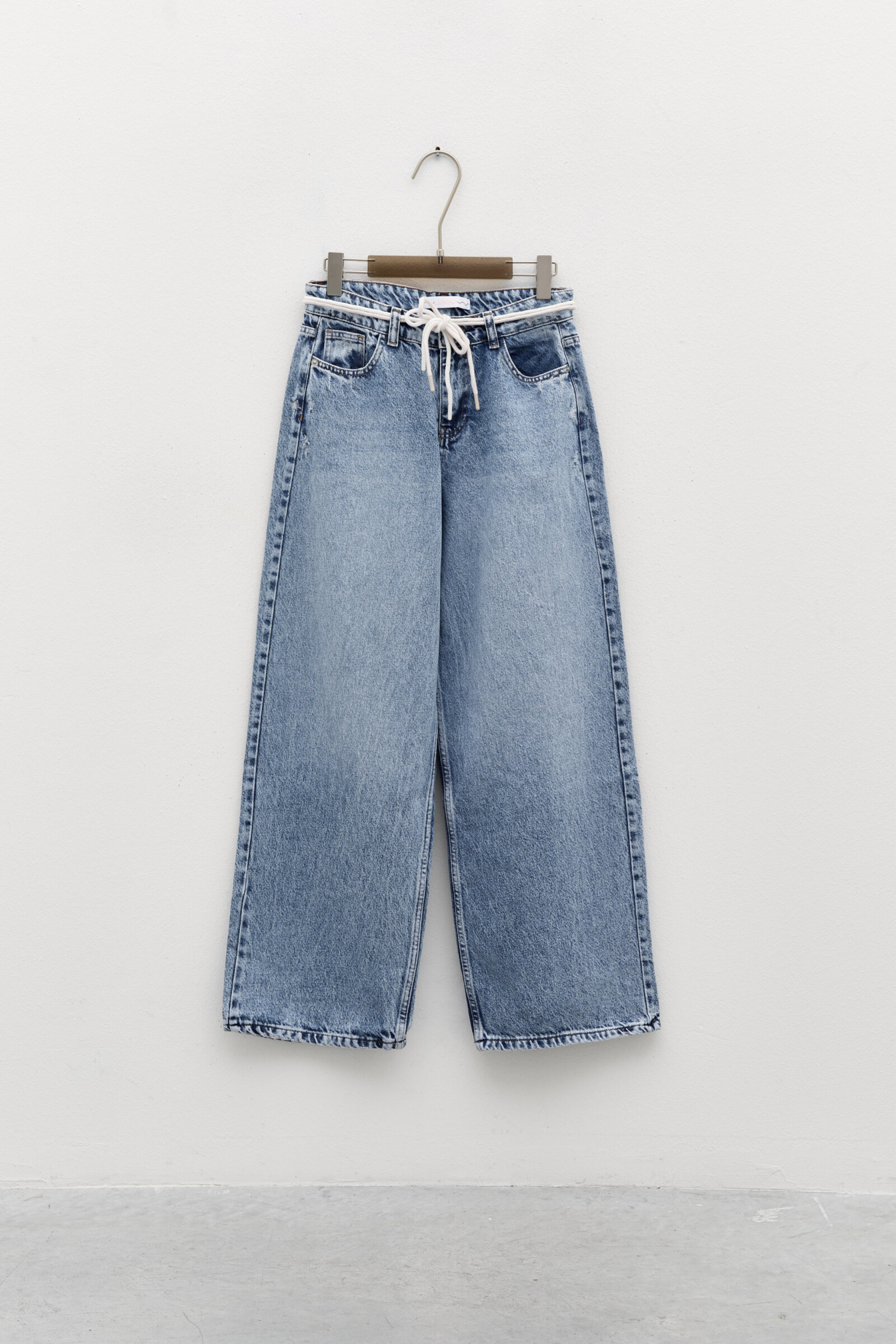 Grossiste LUMINA - Jeans hauts avec des poches et de la dentelle