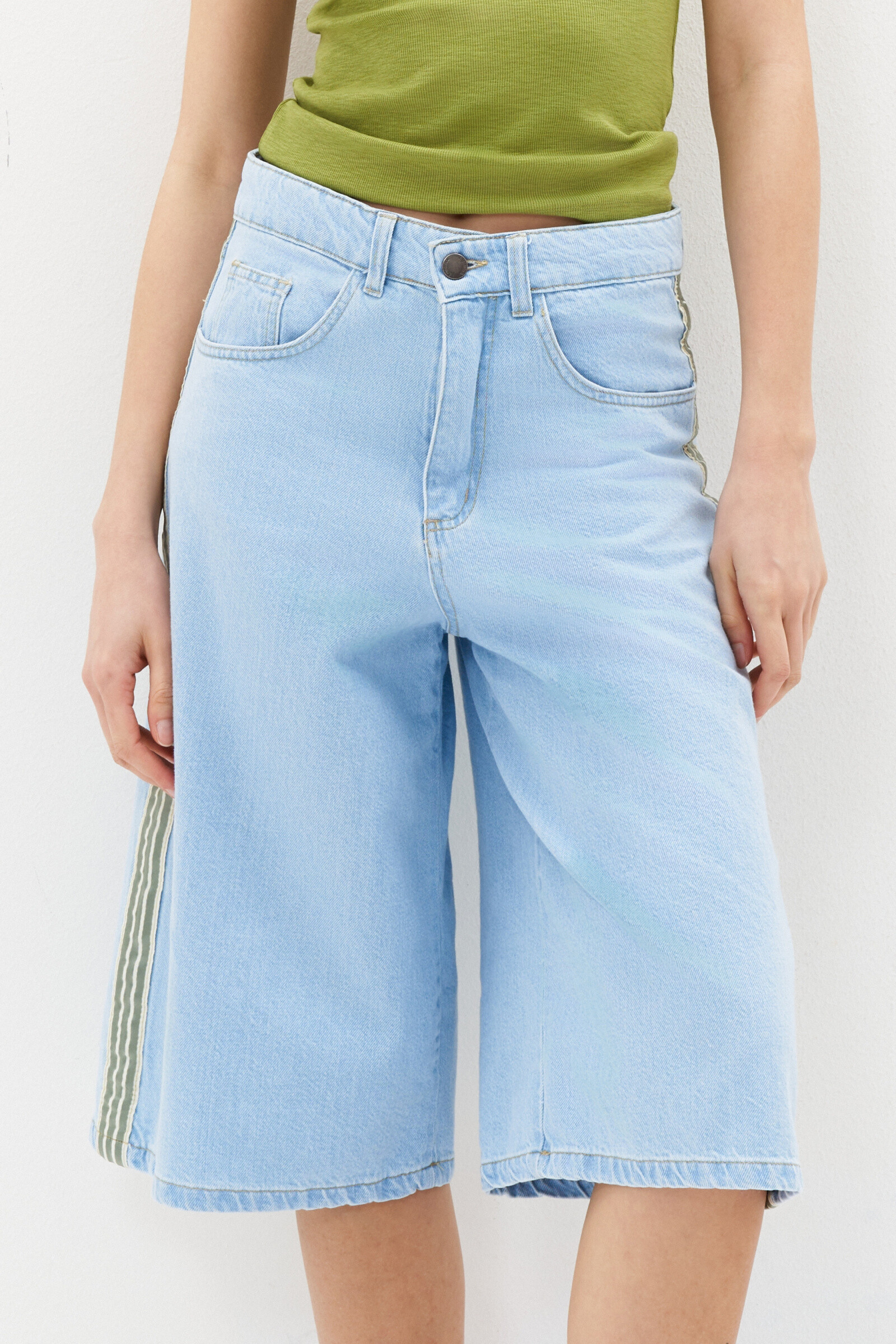 Wholesaler LUMINA - BERMUDA IN DENIM WITH SIDE STRIPES