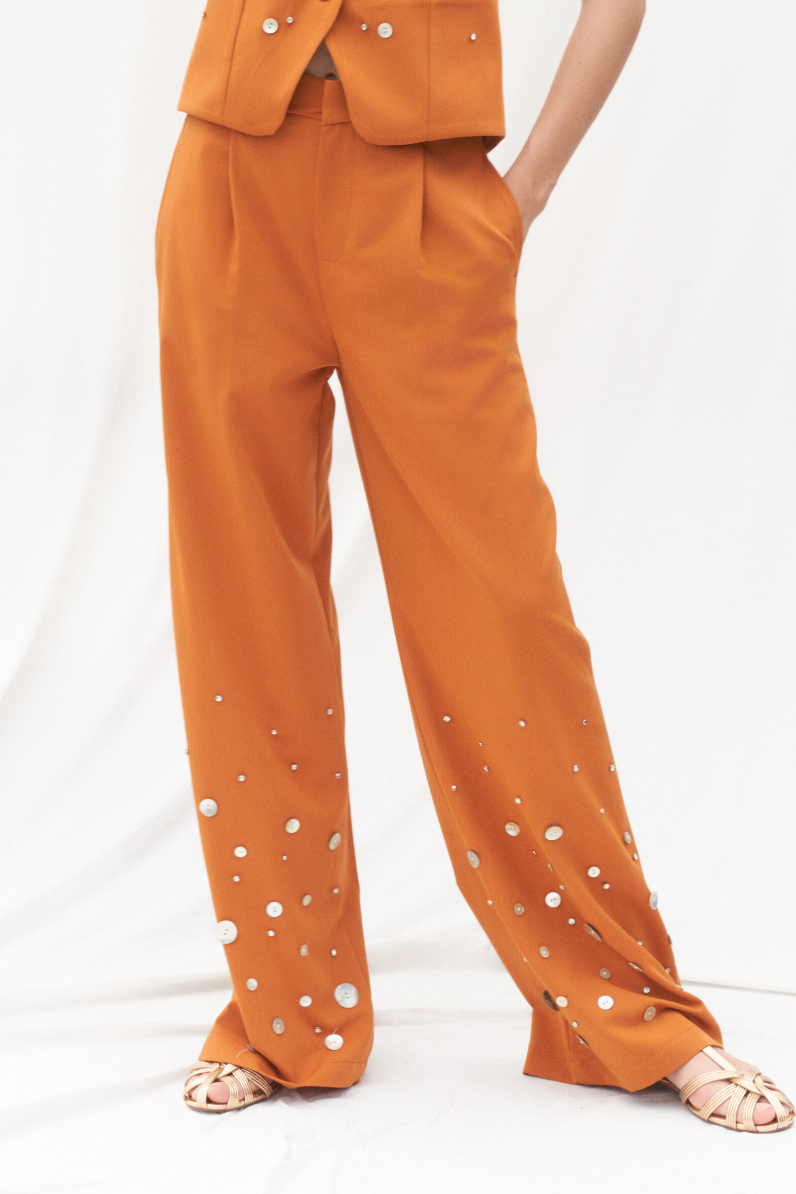 Mayorista LUMINA - PANTALONES CON DETALLE DE BOTONES