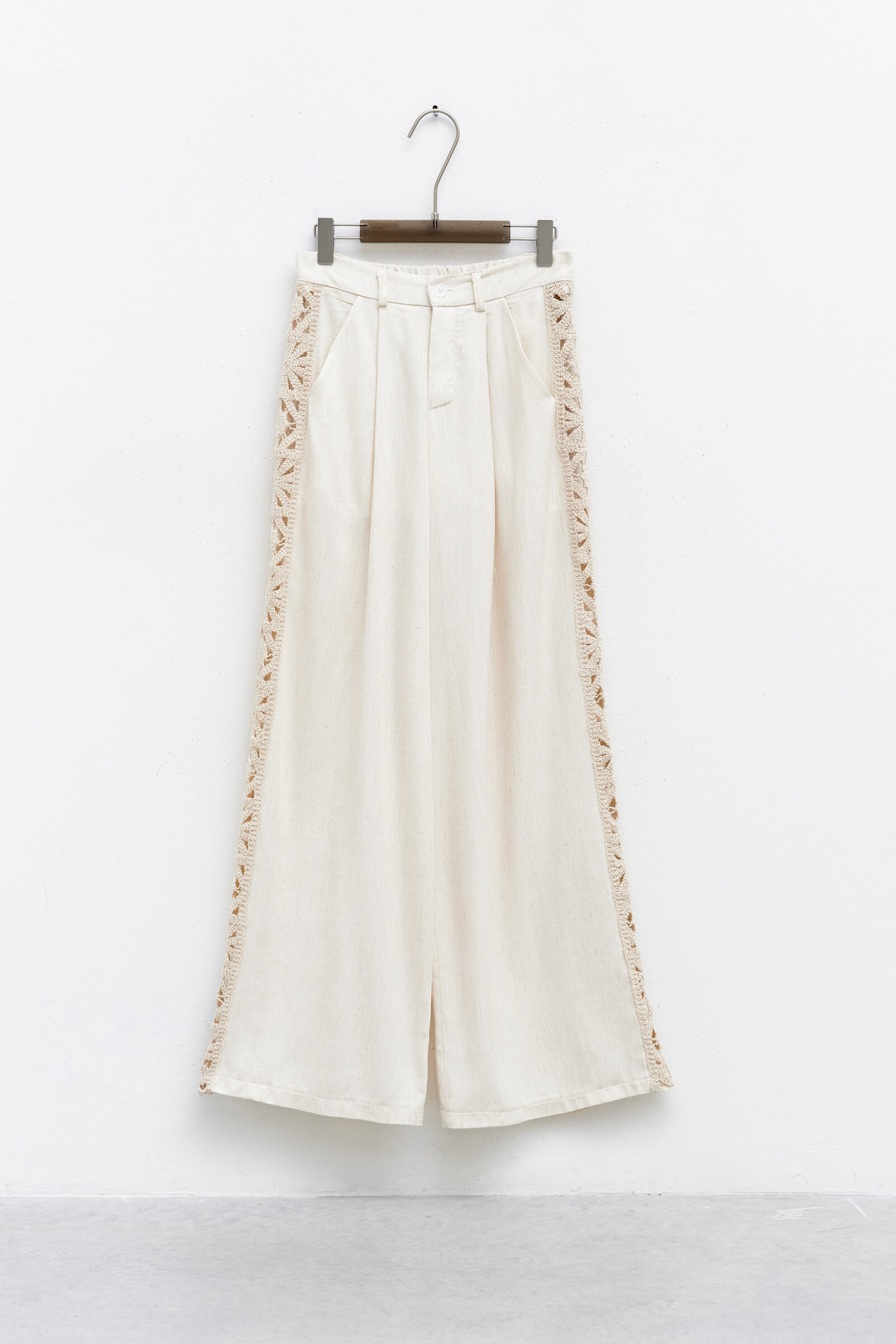 Mayorista LUMINA - PANTALONES CON DETALLE DE GANCHILLO