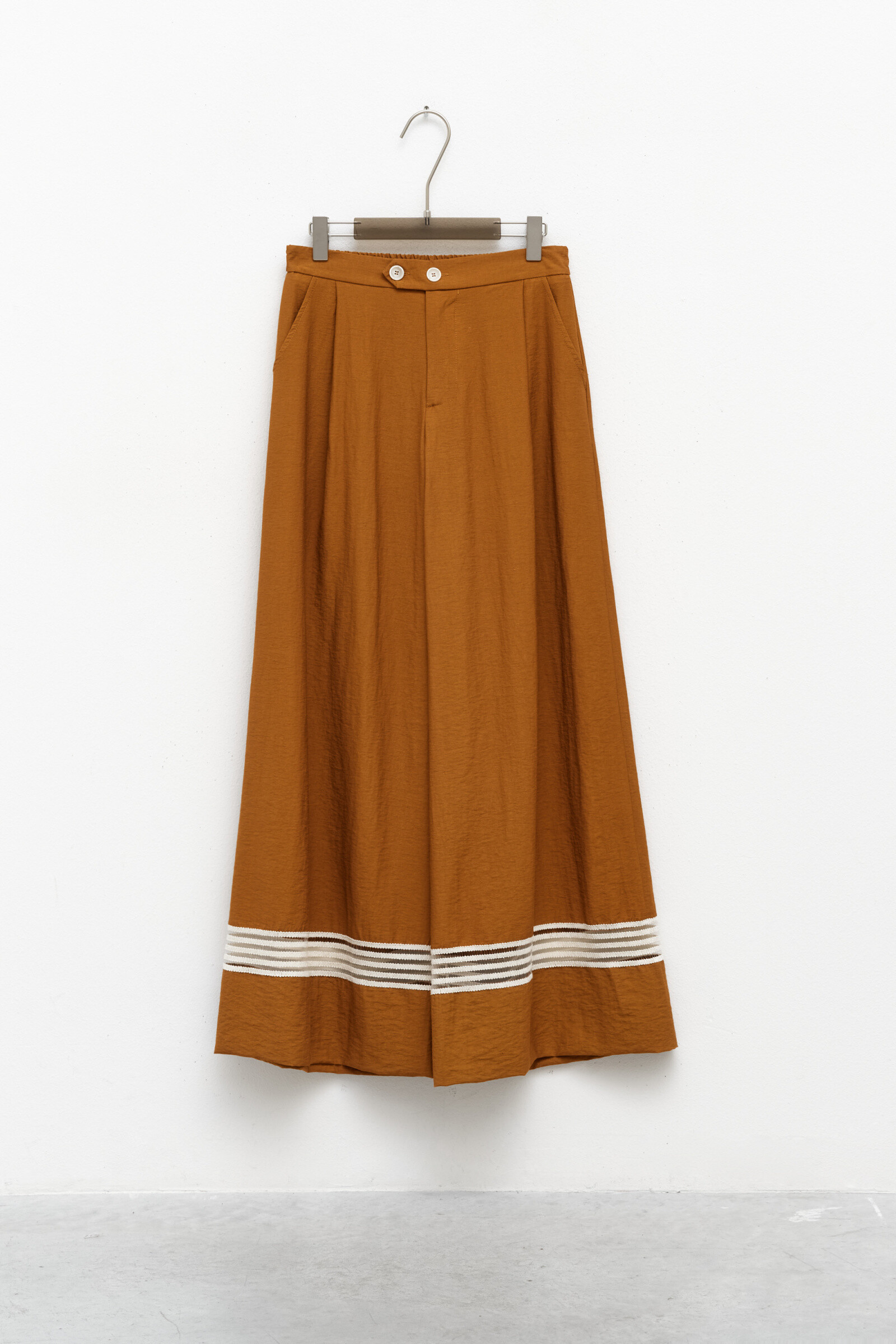Mayorista LUMINA - PANTALONES DE PIERNAS ANCHAS CON DETALLE DE TRANSPARENCIA