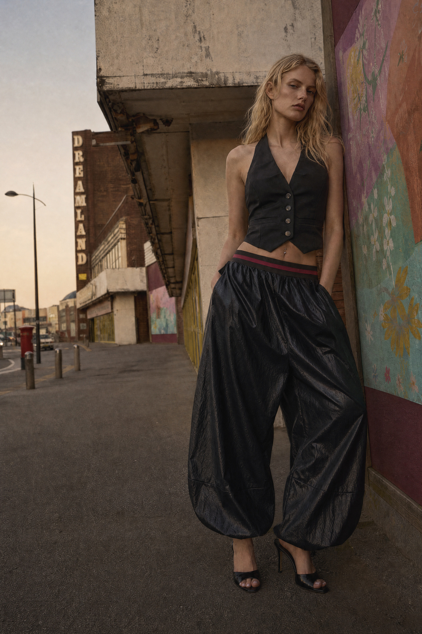 Grossiste LUMINA - Pantalon large en tissu simili cuir semi-brillant