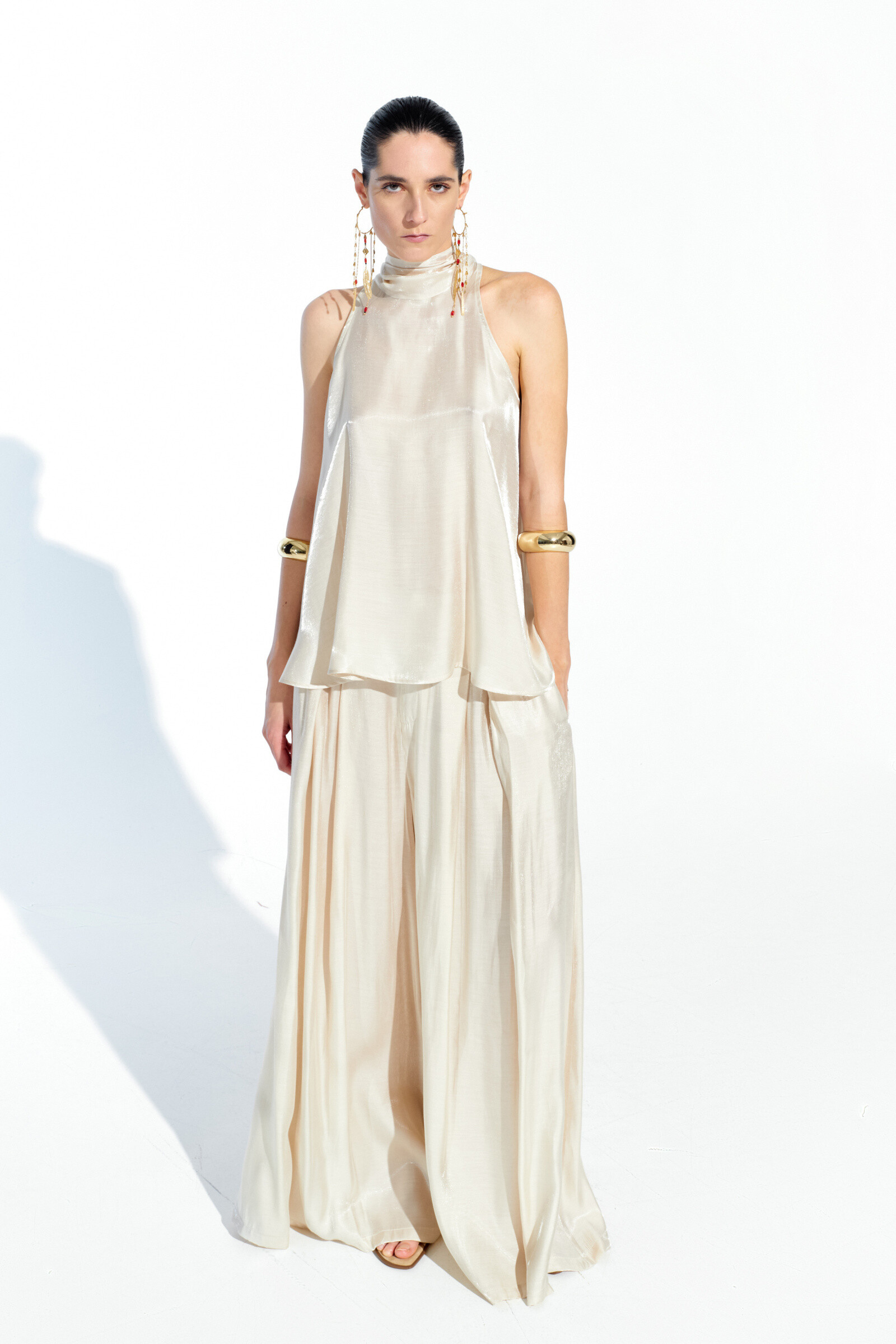 Wholesaler LUMINA - Satin top with slightly high neck