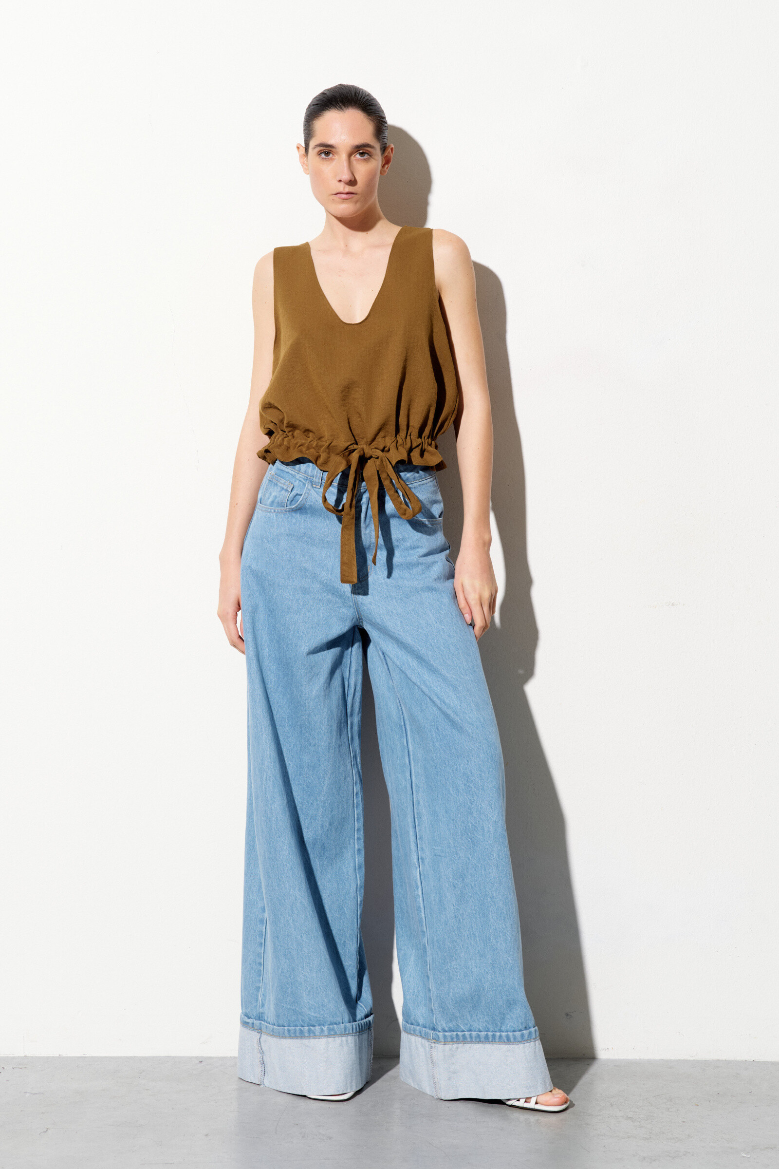 Wholesaler LUMINA - V -neck top with ruffles