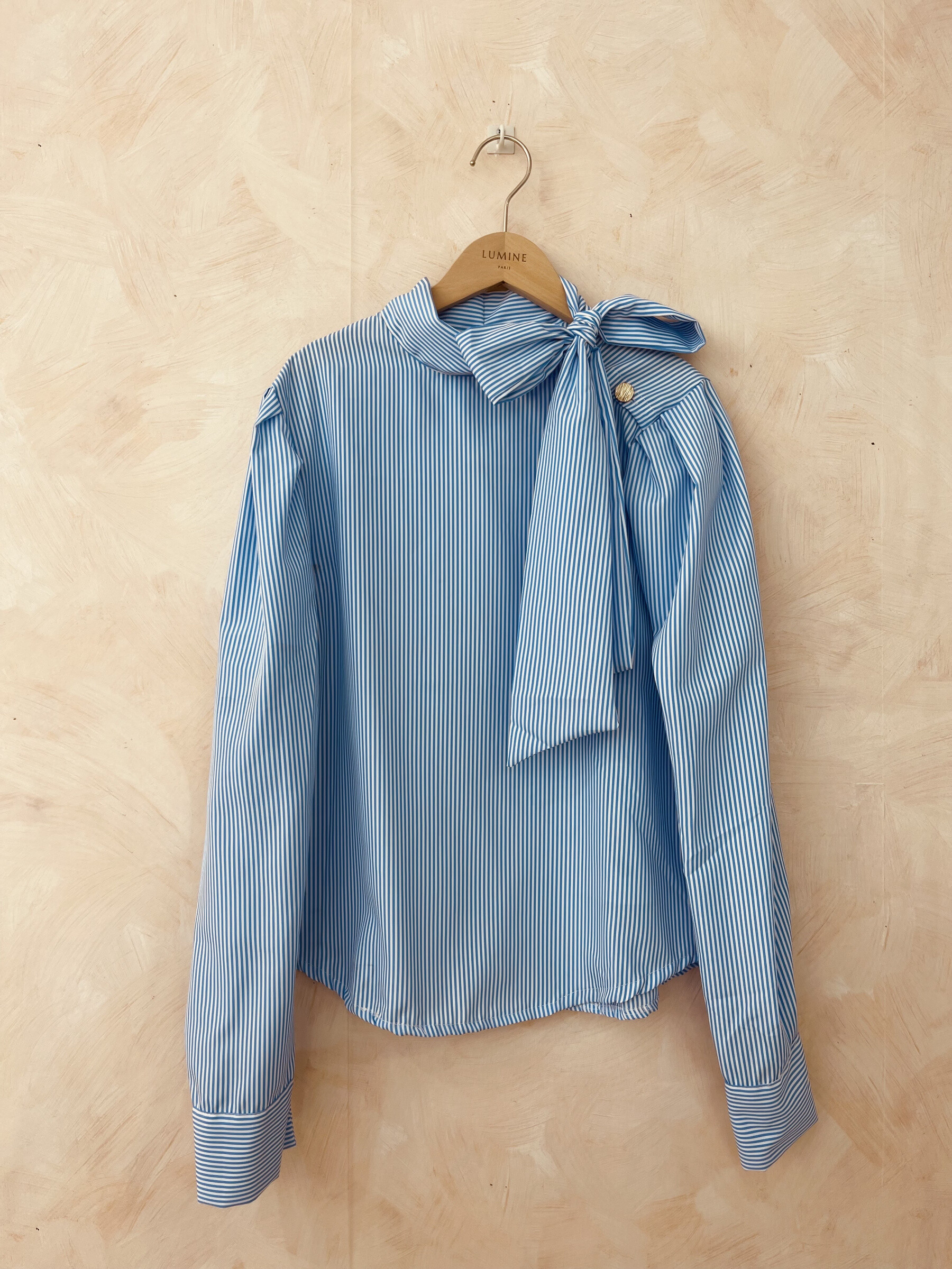 Grossiste LUMINE - Chemise rayure avec noeud à l'épaule