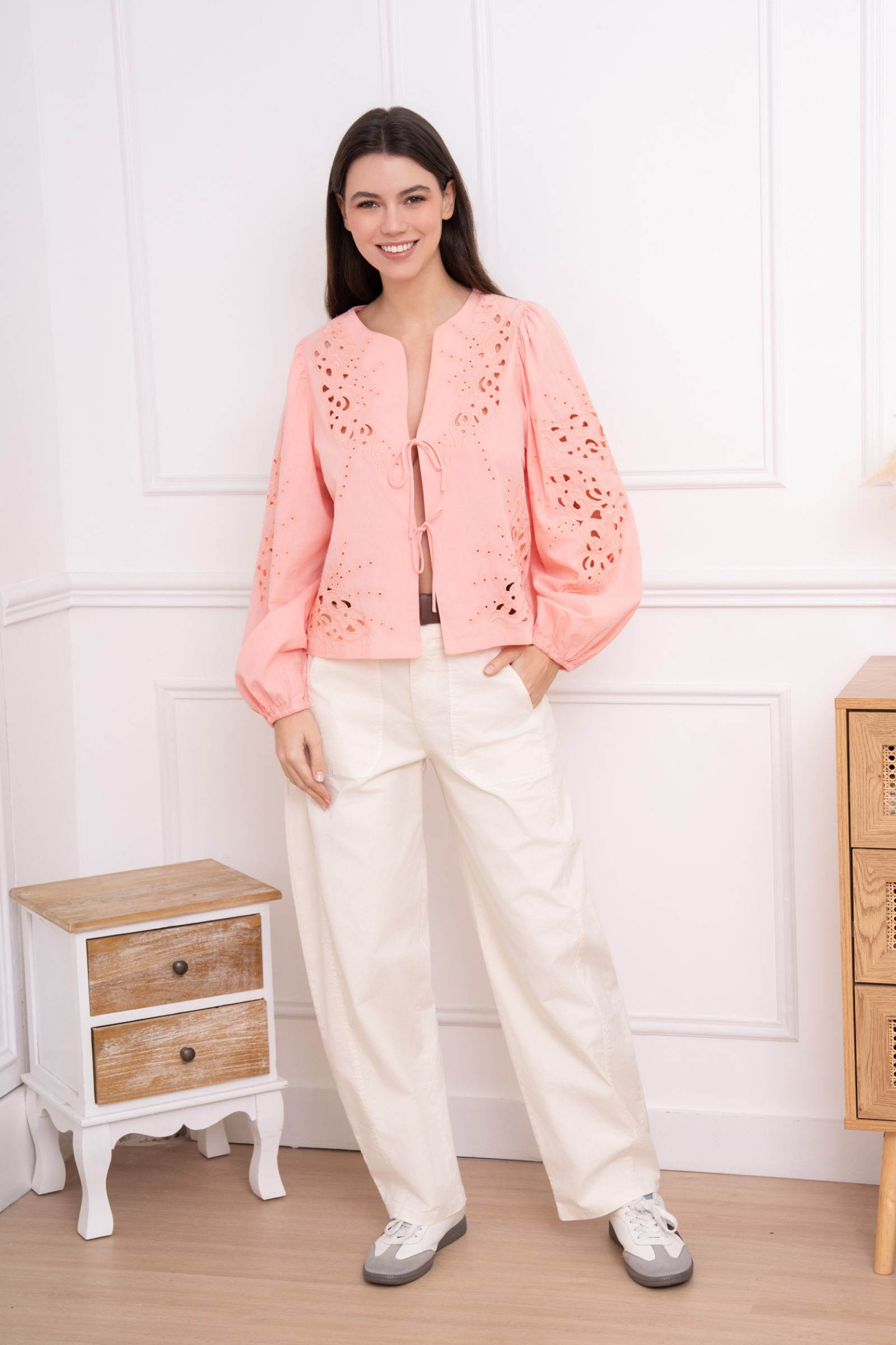 Grossiste LUMINE - Blouse brodée à nouer