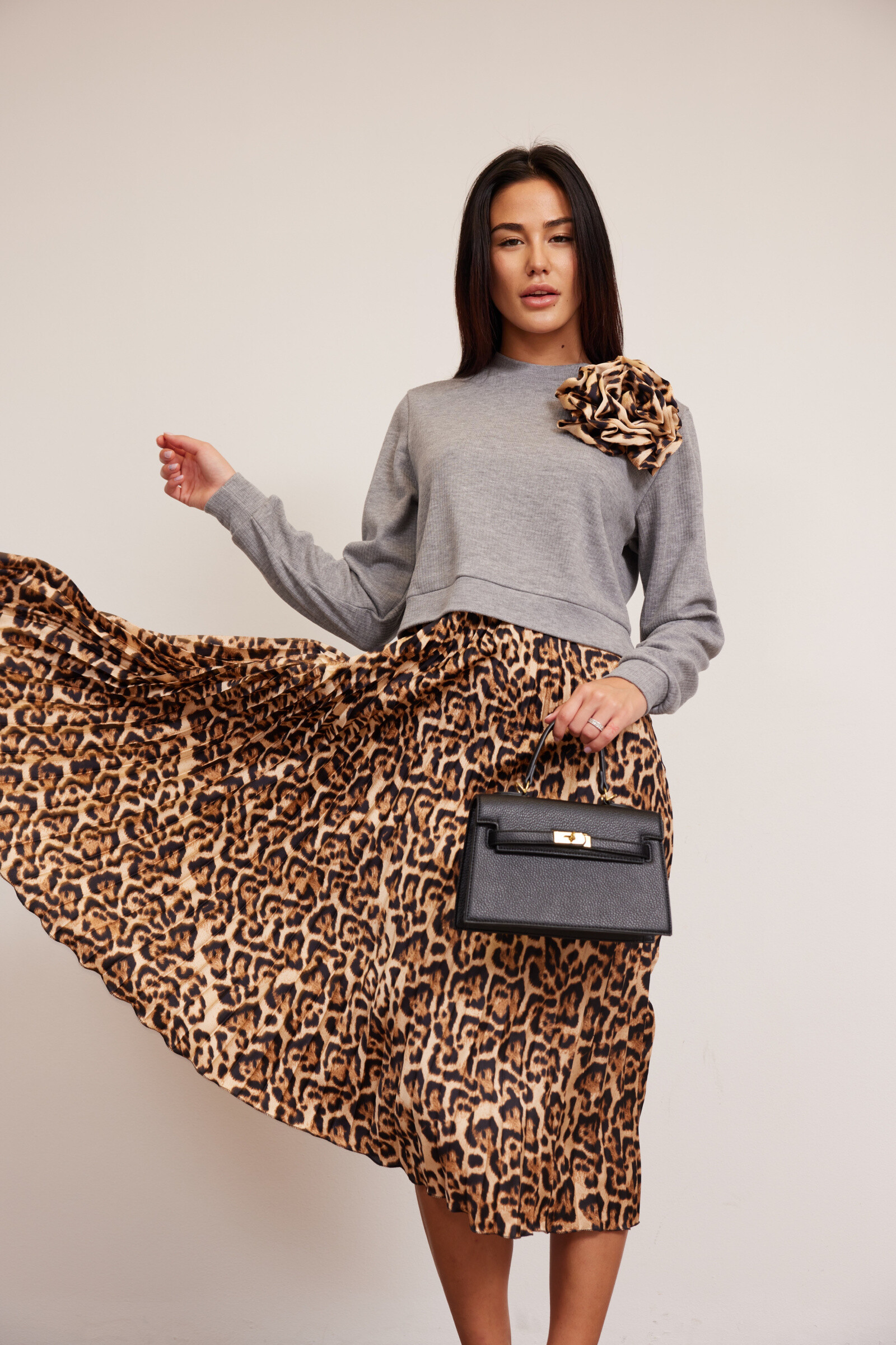 Wholesaler LUMINE - Sweater dress with leopard print skirt and big flower