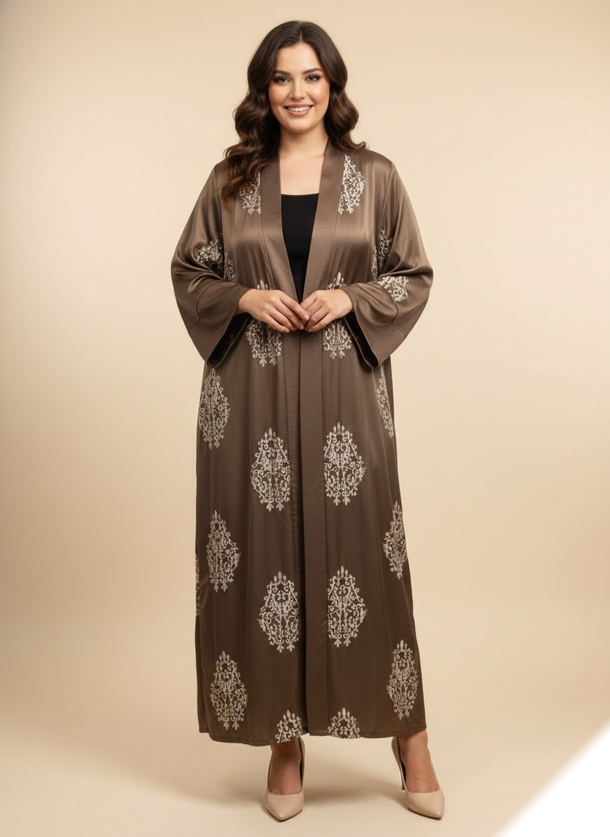 Grossista Lusa Mode - Lungo cardigan semplice con ricamo floreale e tasche, realizzato in un tessuto simile alla seta.