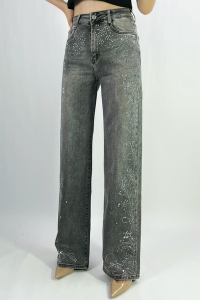 Grossiste Lusa Mode - Jean premium coupe droite stretch avec strass fleurie T36-T46 Grossiste Lusa Mode - Jean premium coupe droite stretch avec strass fleurie T36-T46