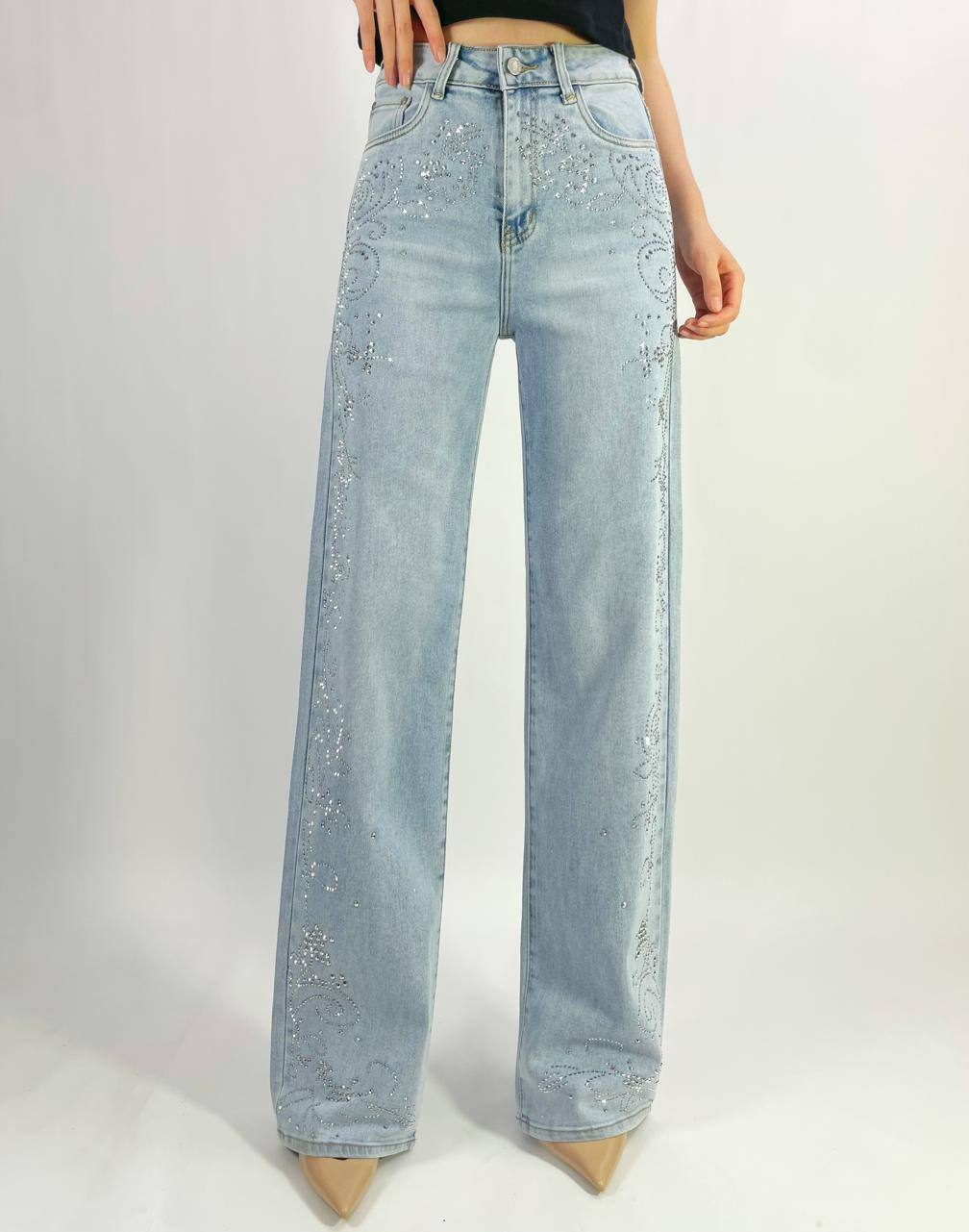 Mayorista Lusa Mode - Jeans premium de pierna recta con stretch y pedrería floral, tallas 36-46