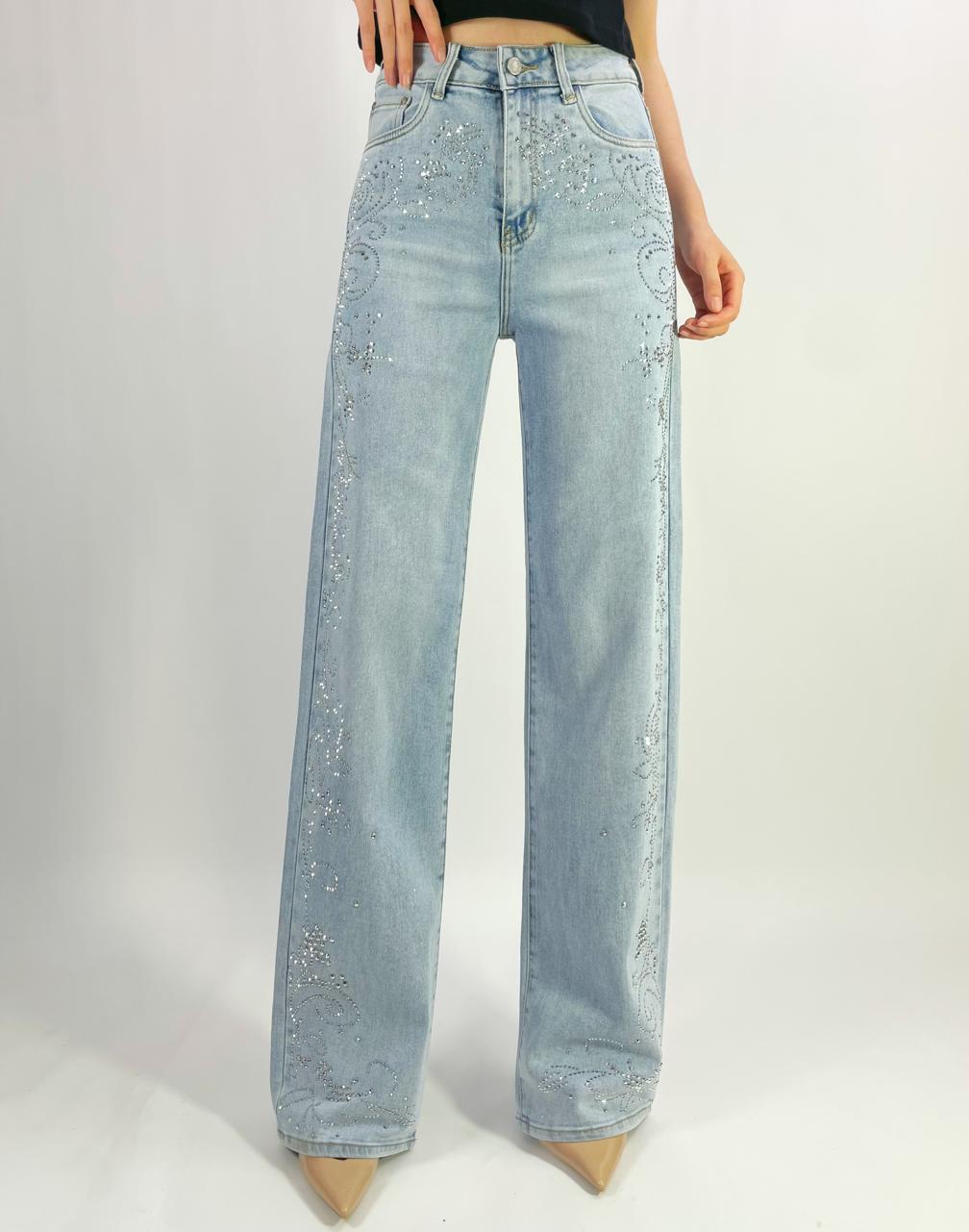 Grossiste Lusa Mode - Jean premium coupe droite stretch avec strass fleuri T36-T46 Grossiste Lusa Mode - Jean premium coupe droite stretch avec strass fleuri T36-T46