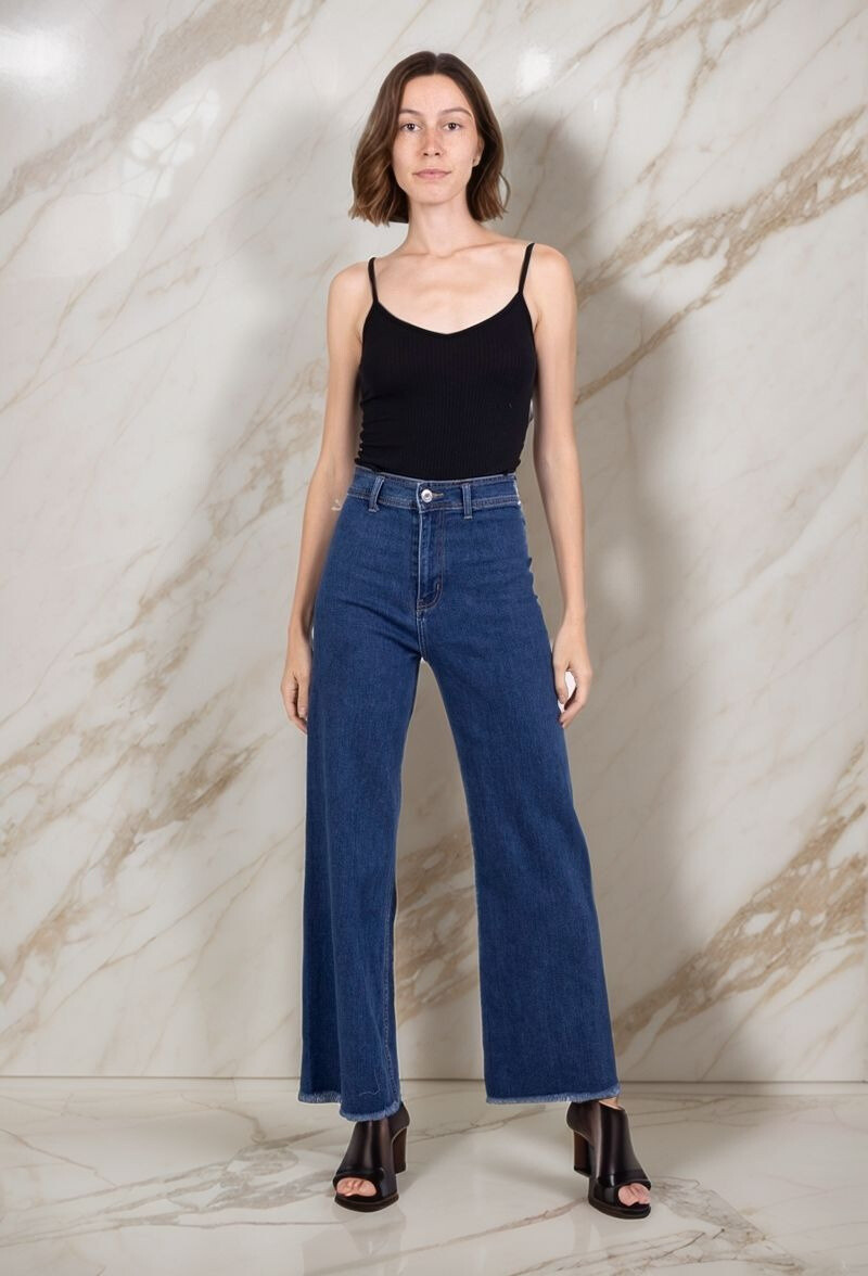 Wholesaler Lusa Mode - Straight fit stretch jeans with ripped hem and 2 back pockets