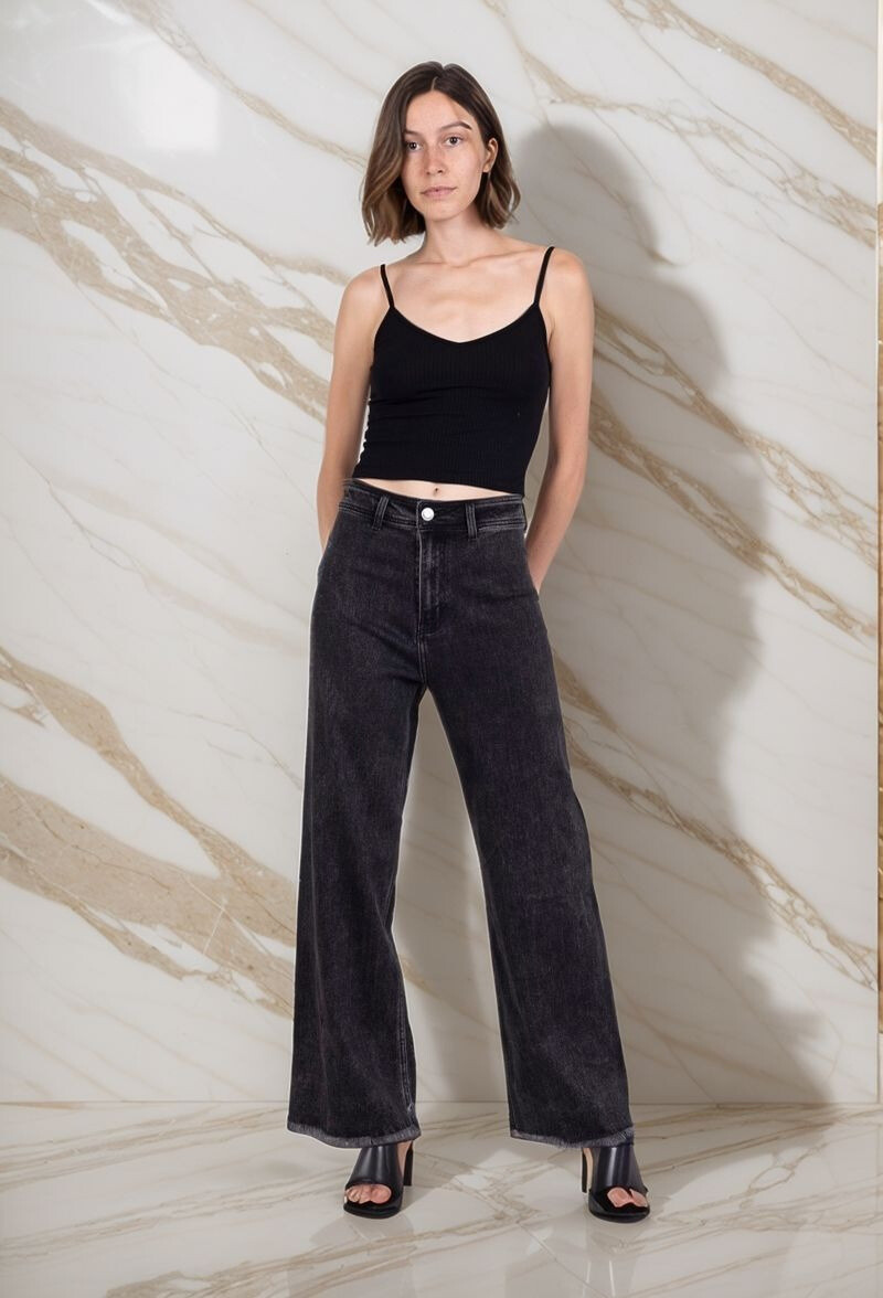 Wholesaler Lusa Mode - Straight fit stretch jeans with ripped hem and 2 back pockets