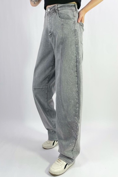 Großhändler Lusa Mode - Große Stretch-Jeans im ausgewaschenen Barrel-Stil mit seitlichen Strasssteinen, Größen 36-46 Großhändler Lusa Mode - Große Stretch-Jeans im ausgewaschenen Barrel-Stil mit seitlichen Strasssteinen, Größen 36-46
