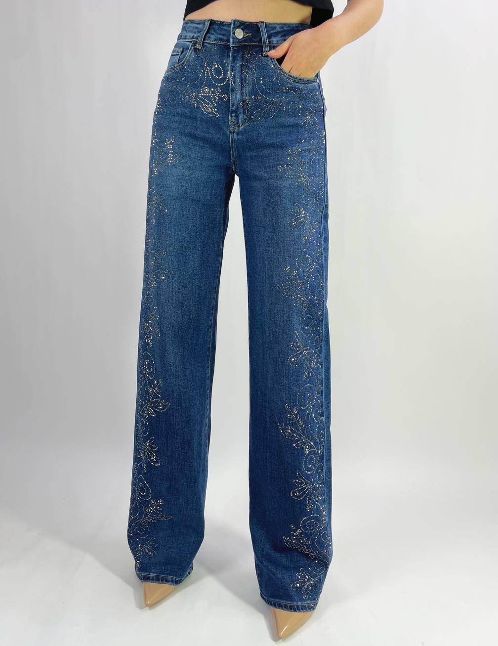 Mayorista Lusa Mode - Jeans premium de pierna recta con stretch y pedrería floral, tallas 36-46