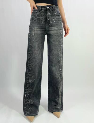 Grossiste Lusa Mode - Jean premium coupe droite stretch avec strass fleuri T36-T46 Grossiste Lusa Mode - Jean premium coupe droite stretch avec strass fleuri T36-T46