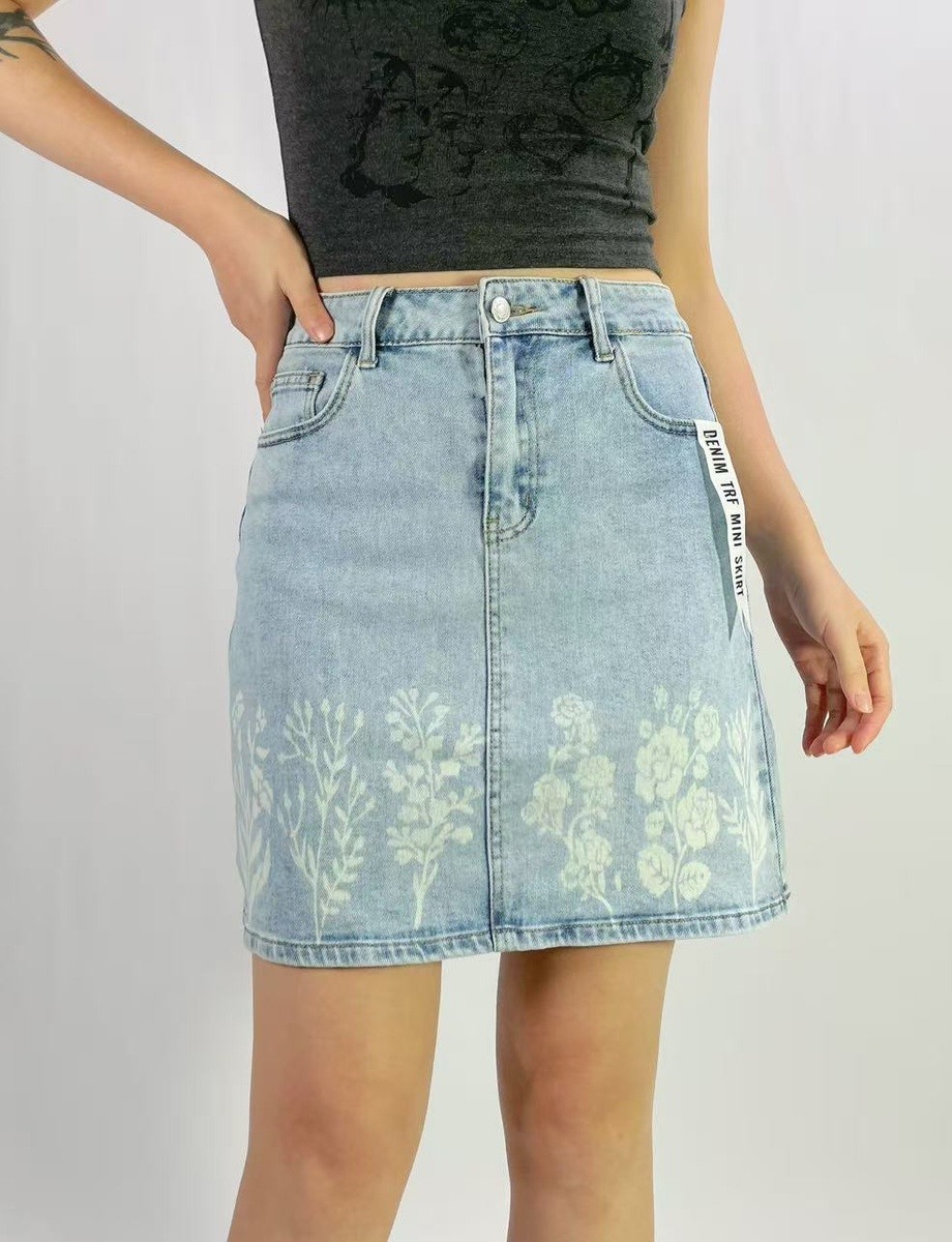 Grossista Lusa Mode - Gonna in denim premium con stampa floreale, taglie 36-46