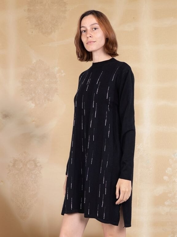 Grossista Lusa Mode - Maglione semplice con motivo discreto e strass verticali