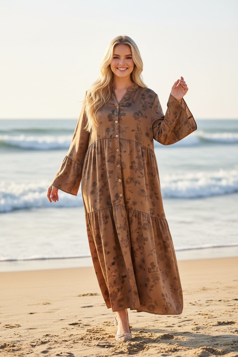 Großhändler Lusa Mode - Langes Kleid mit floralem Print, satinierter Oberfläche und dezentem Glitzereffekt