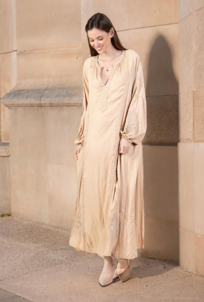 Großhändler Lusa Mode - Langes, schlichtes Kleid mit besonderer Stickerei