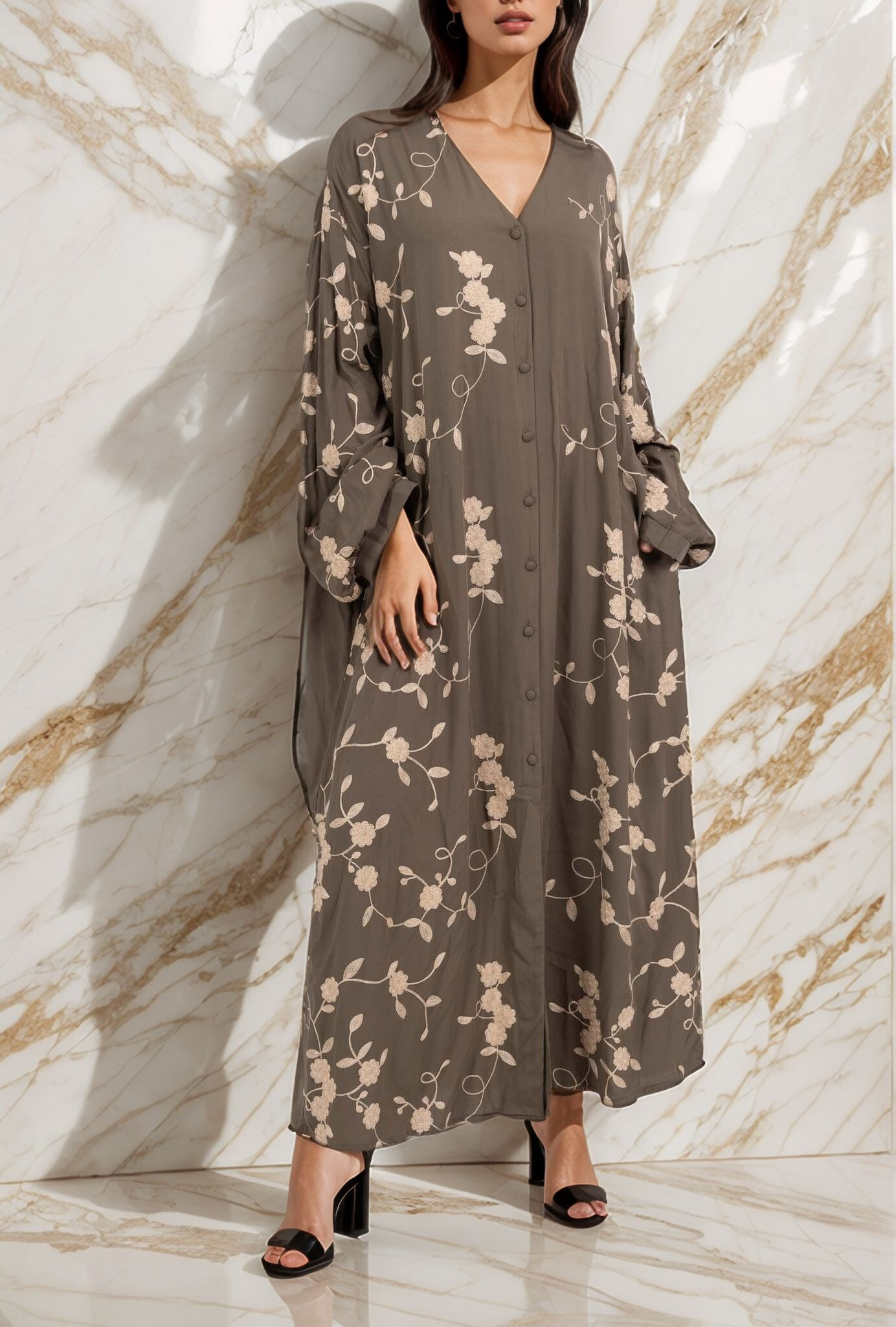 Großhändler Lusa Mode - Hemdkleid mit blumigen Stickereien und Taschen
