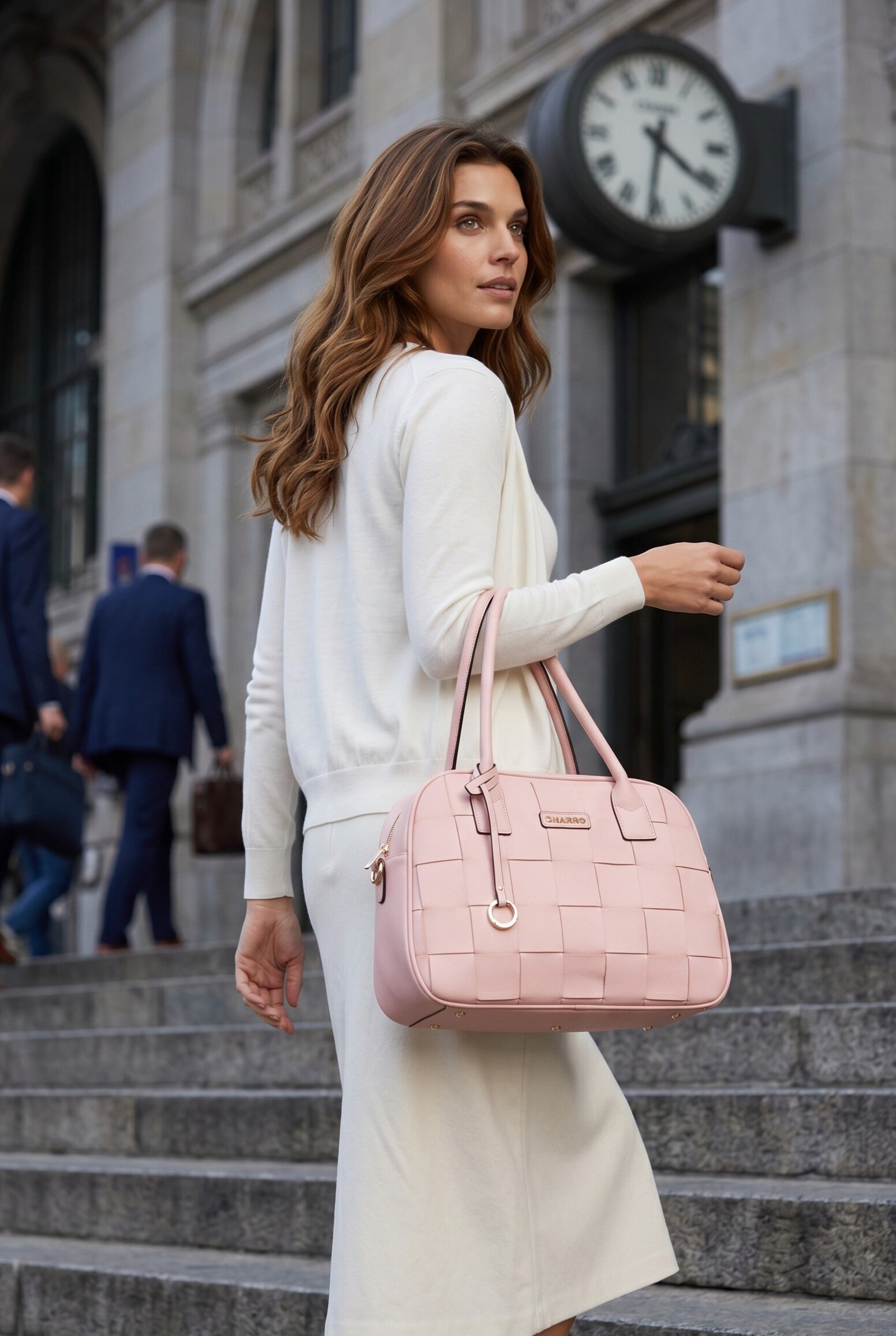 Grossiste LUX - Sac à main — simili cuir matelassé à carreaux avec quincaillerie dorée — bandoulière incluse — CHIC
