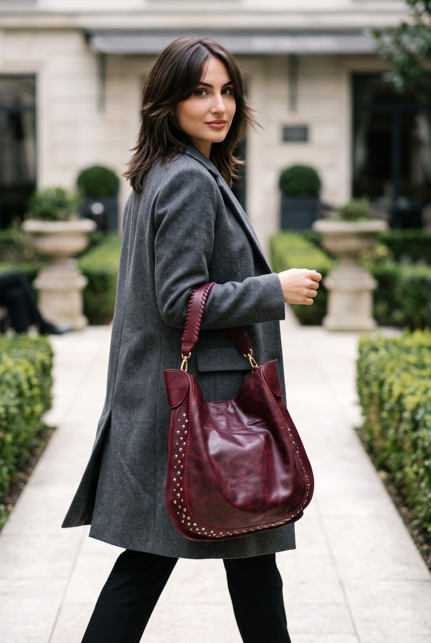 Wholesaler LUX - Hobo bag — studded details — inner pouch included — BOHO