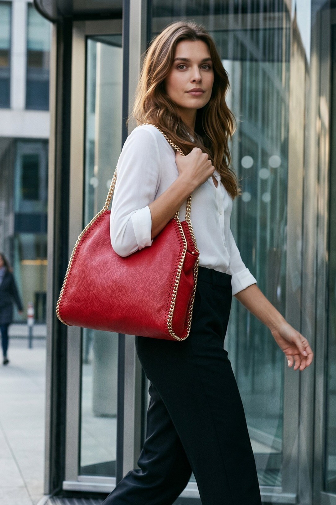 Grossista LUX - Borsa tracolla — ecopelle tinta unita — bordo catena gold — tracolla inclusa — CHIC
