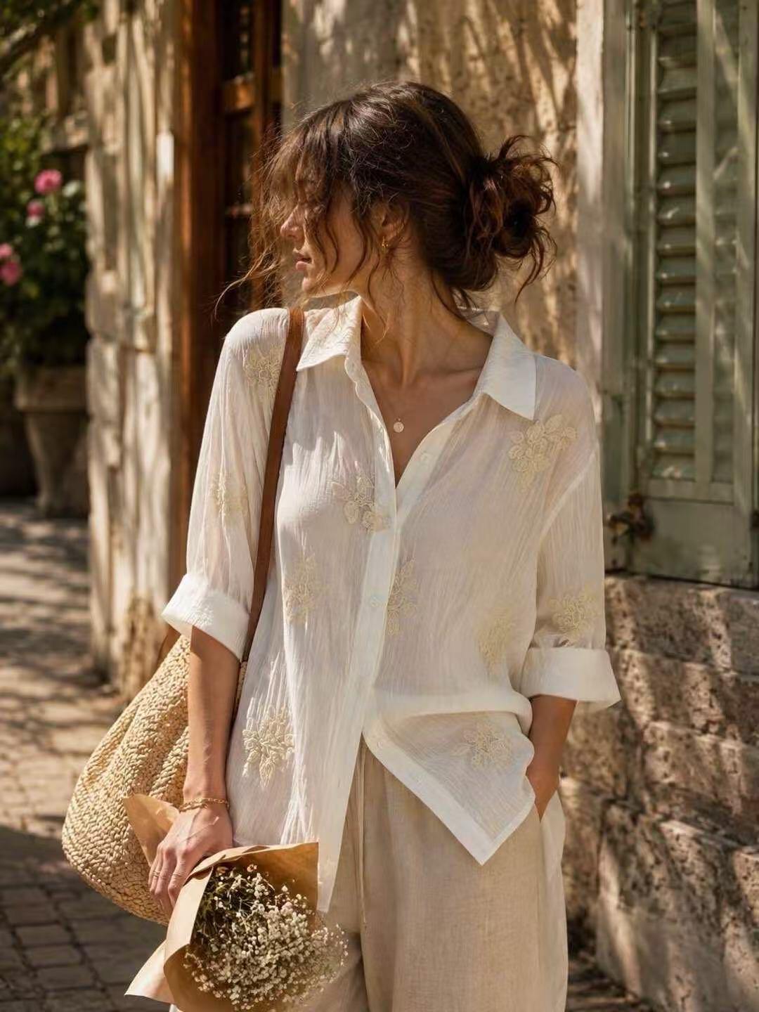 Grossista LUZABELLE Paris - Camicia Blu Navy Ricamata in Bianco – Eleganza Floreale