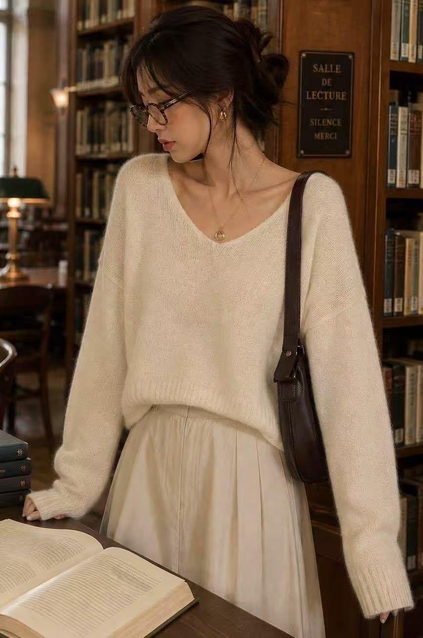 Grossiste LUZABELLE Paris - Pull Éline – Col V Flou Élégant