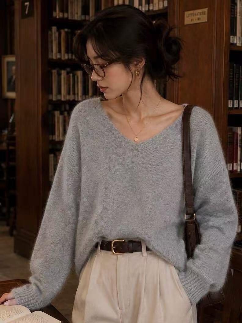 Wholesaler LUZABELLE Paris - Éline Sweater – Elegant Flowing V-Neck