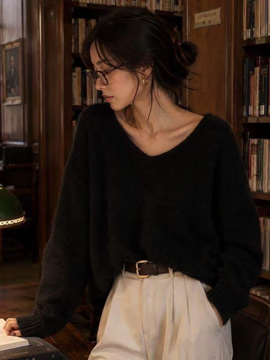 Grossiste LUZABELLE Paris - Pull Éline – Col V Flou Élégant