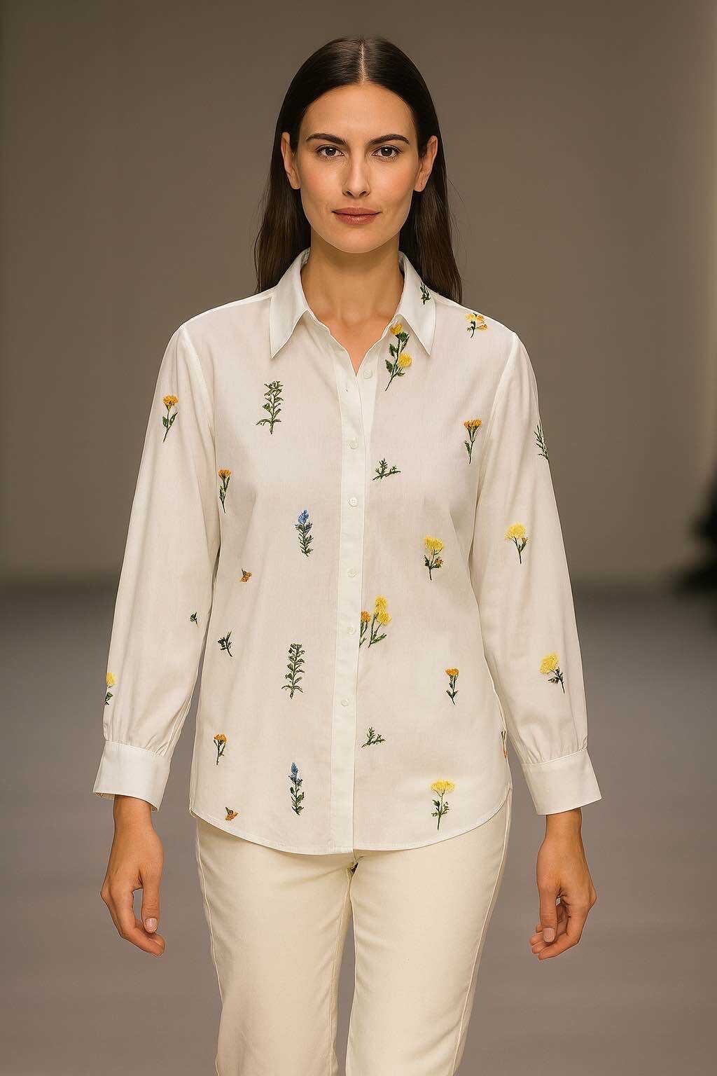 Grossista LUZABELLE - Maglia bianca ricamata con fiori di campo ?