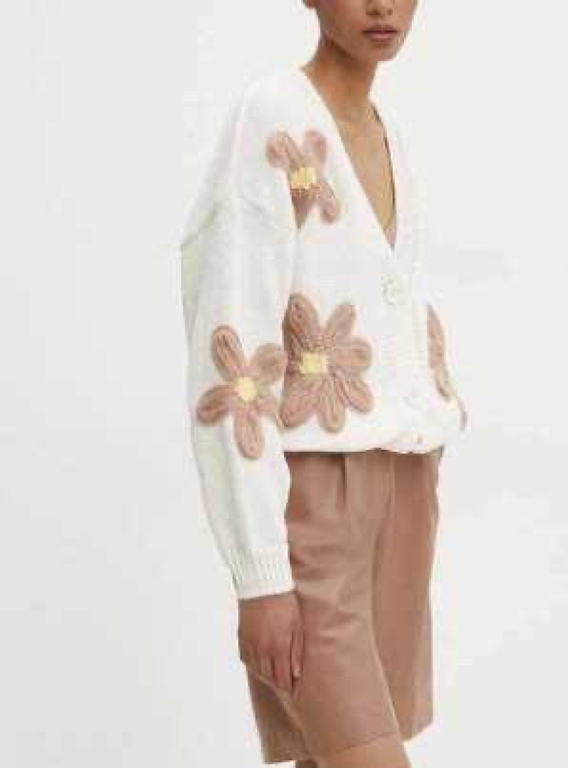 Grossiste LUZABELLE - Gilet avec fleur marguerites