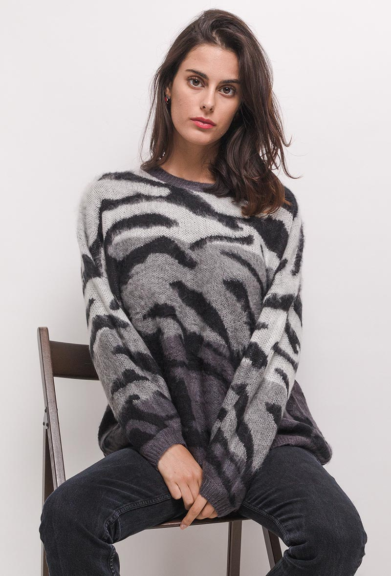 Großhändler LUZABELLE - Gestreifter Pullover mit Leopardenmuster