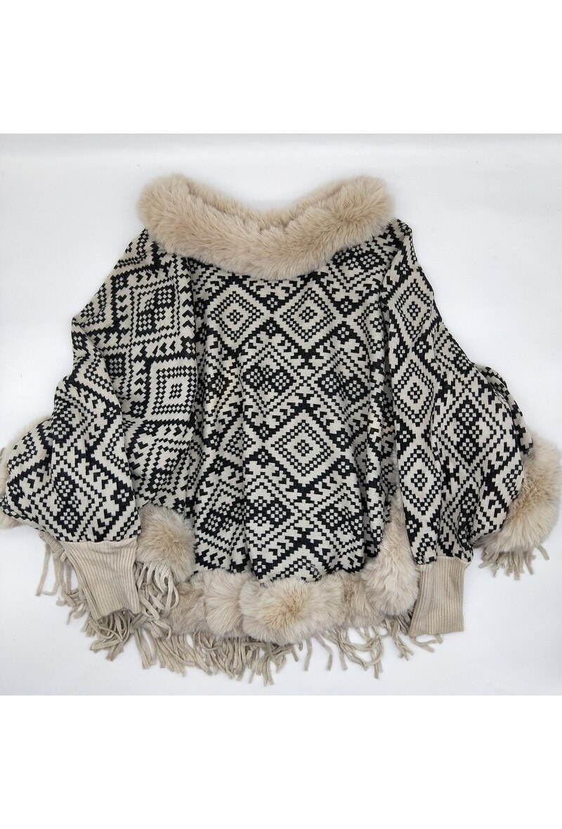 Grossiste LX Moda - Poncho avec manche à motif et fourrure au tour avec frange