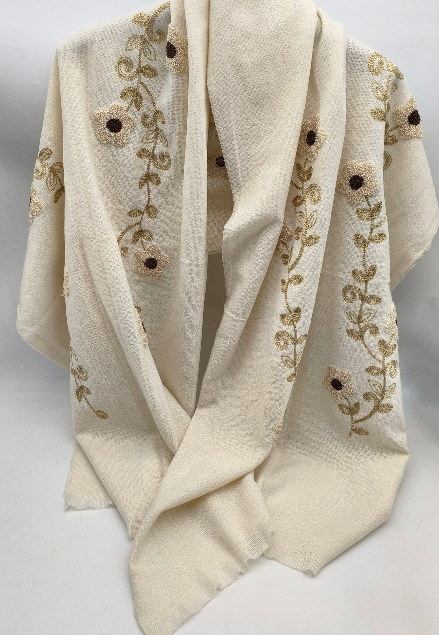 Wholesaler LX Moda - Scarf with floral embroidery