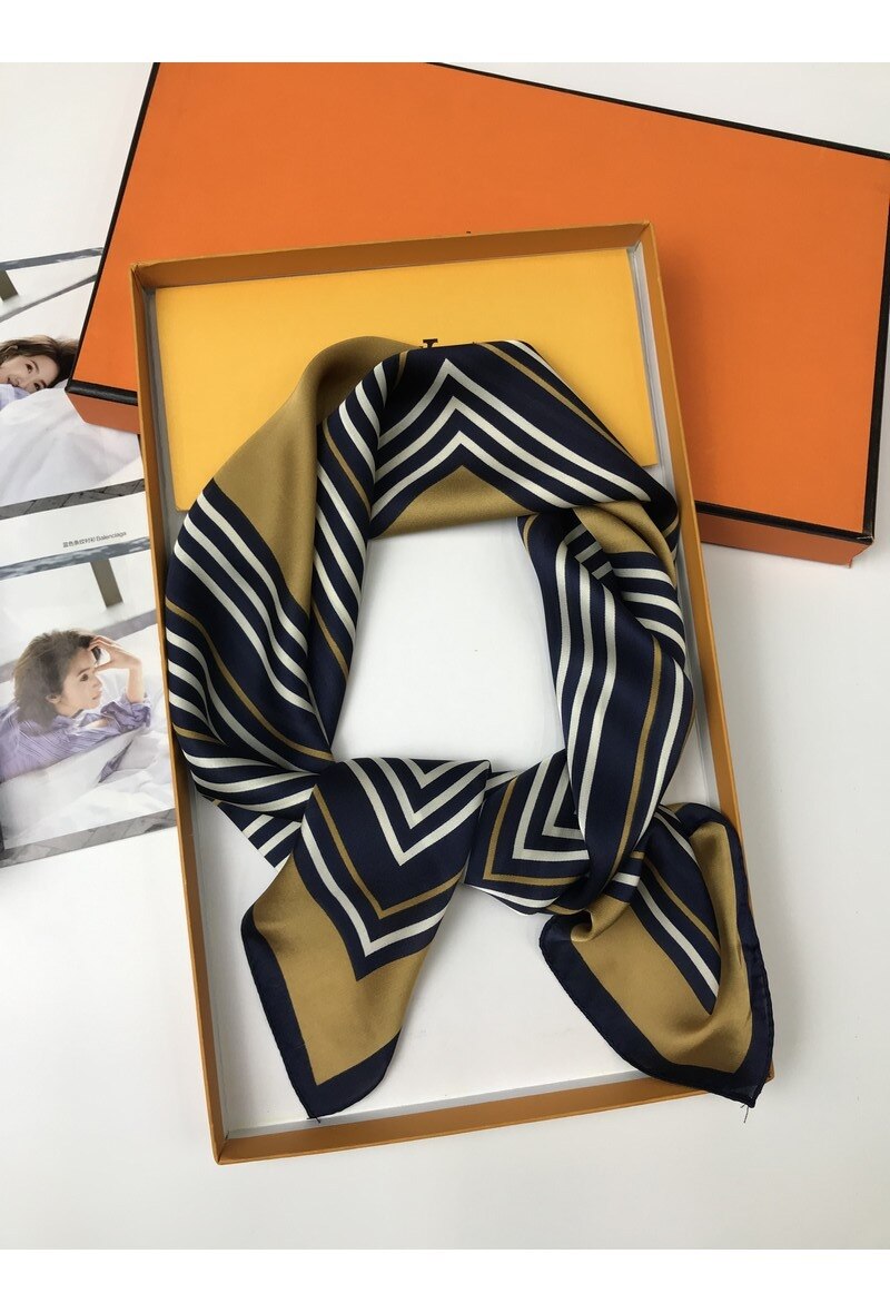 Wholesaler LX Moda - Small square scarf