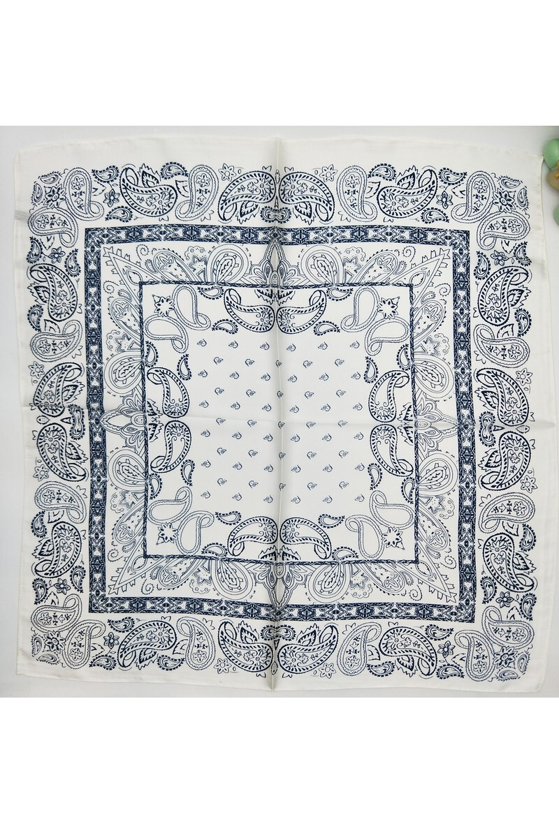 Wholesaler LX Moda - Small square scarf