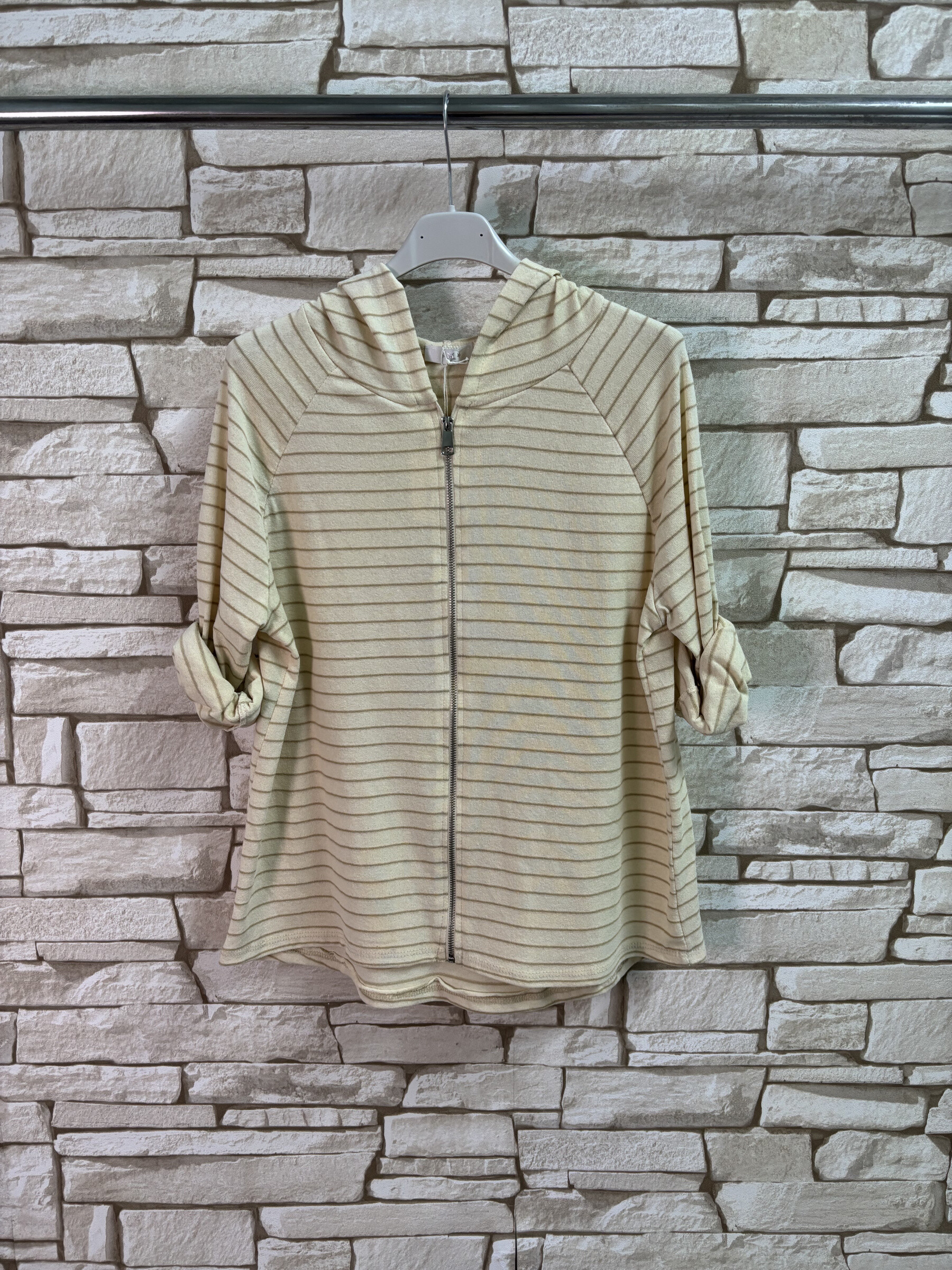 Wholesaler LYCHI - vest with hood