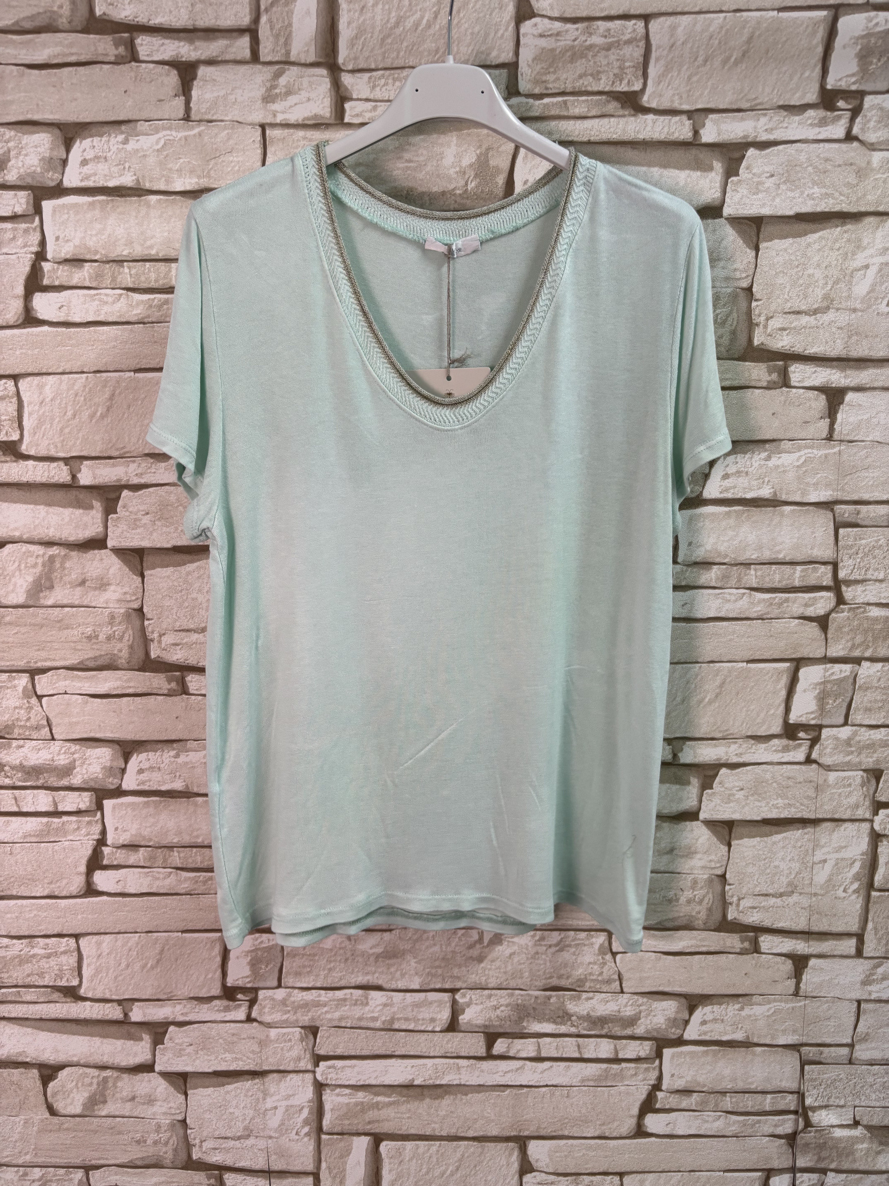 Grossiste LYCHI - T-shirt col V