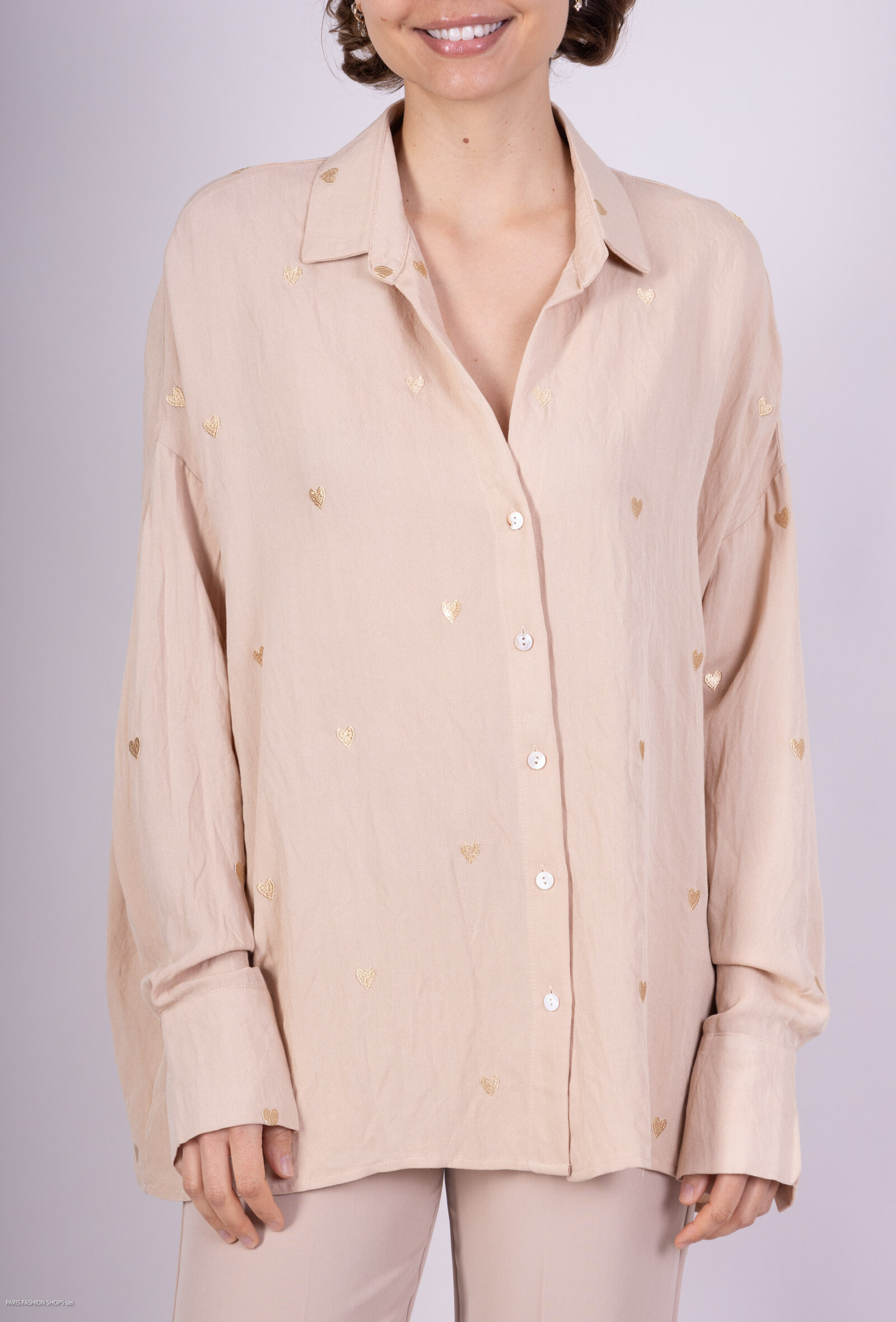 Grossiste M&D FASHION - Chemise fluide à cœurs brodés